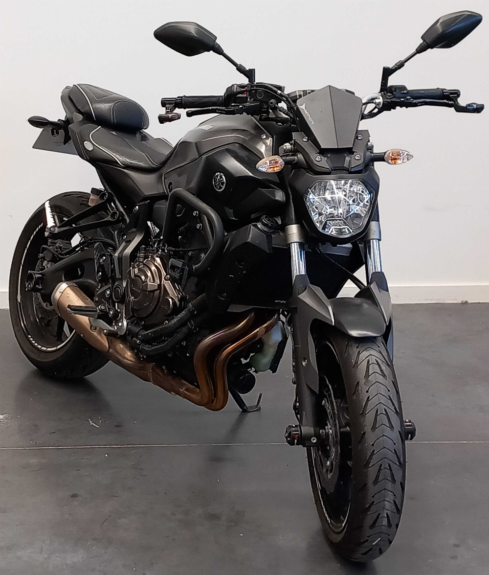 Yamaha MT-07 ABS 2015 vue 3/4 droite