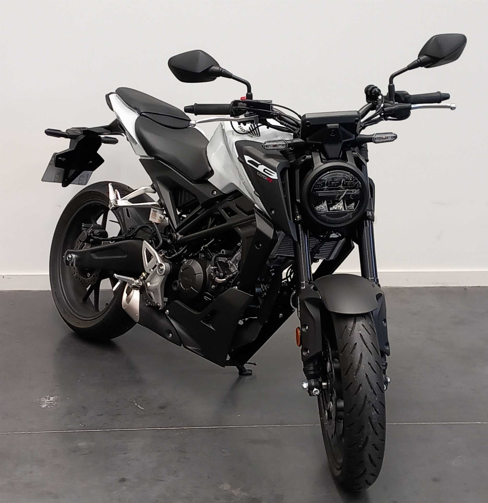 Honda CB 125 R 2024 vue 3/4 droite