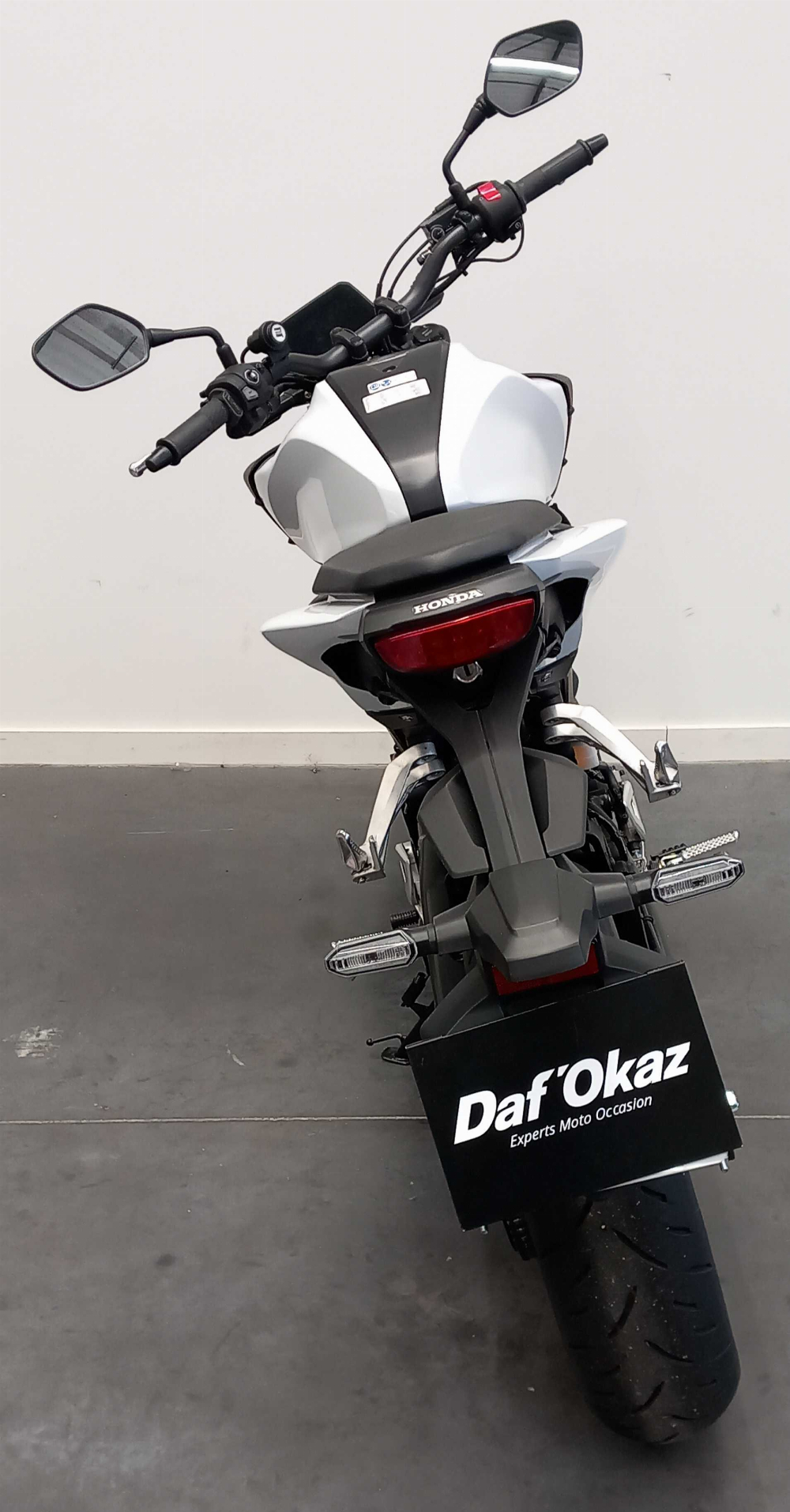 Honda CB 125 R 2024 vue arrière