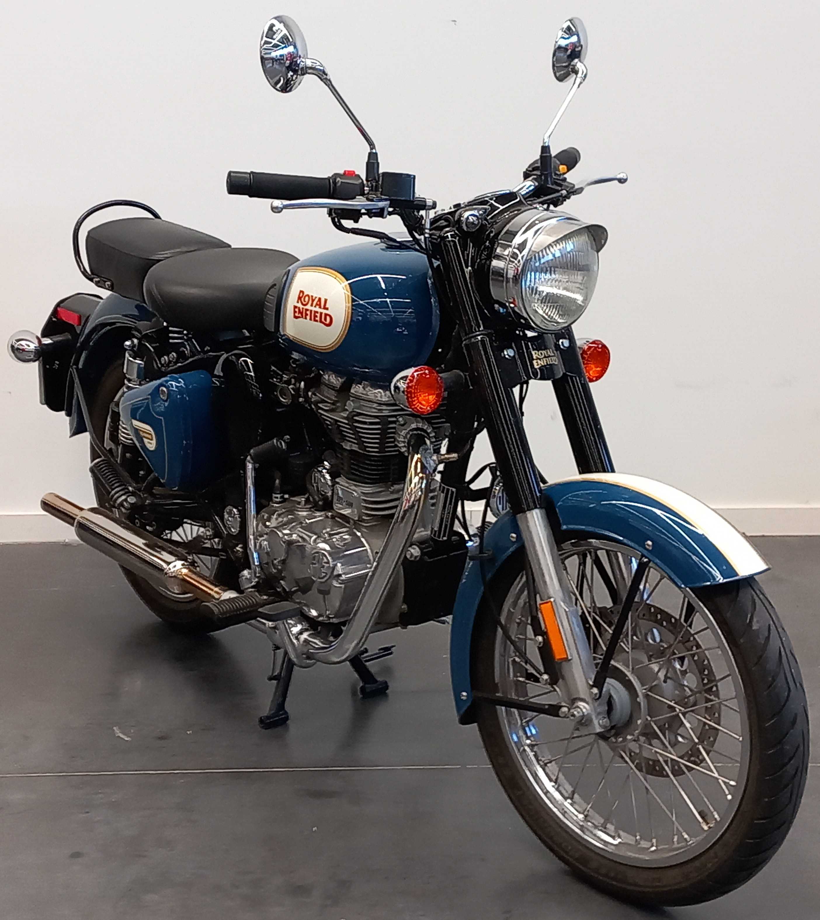 Royal Enfield BULLET CLASSIC EFI 2017 HD vue 3/4 droite