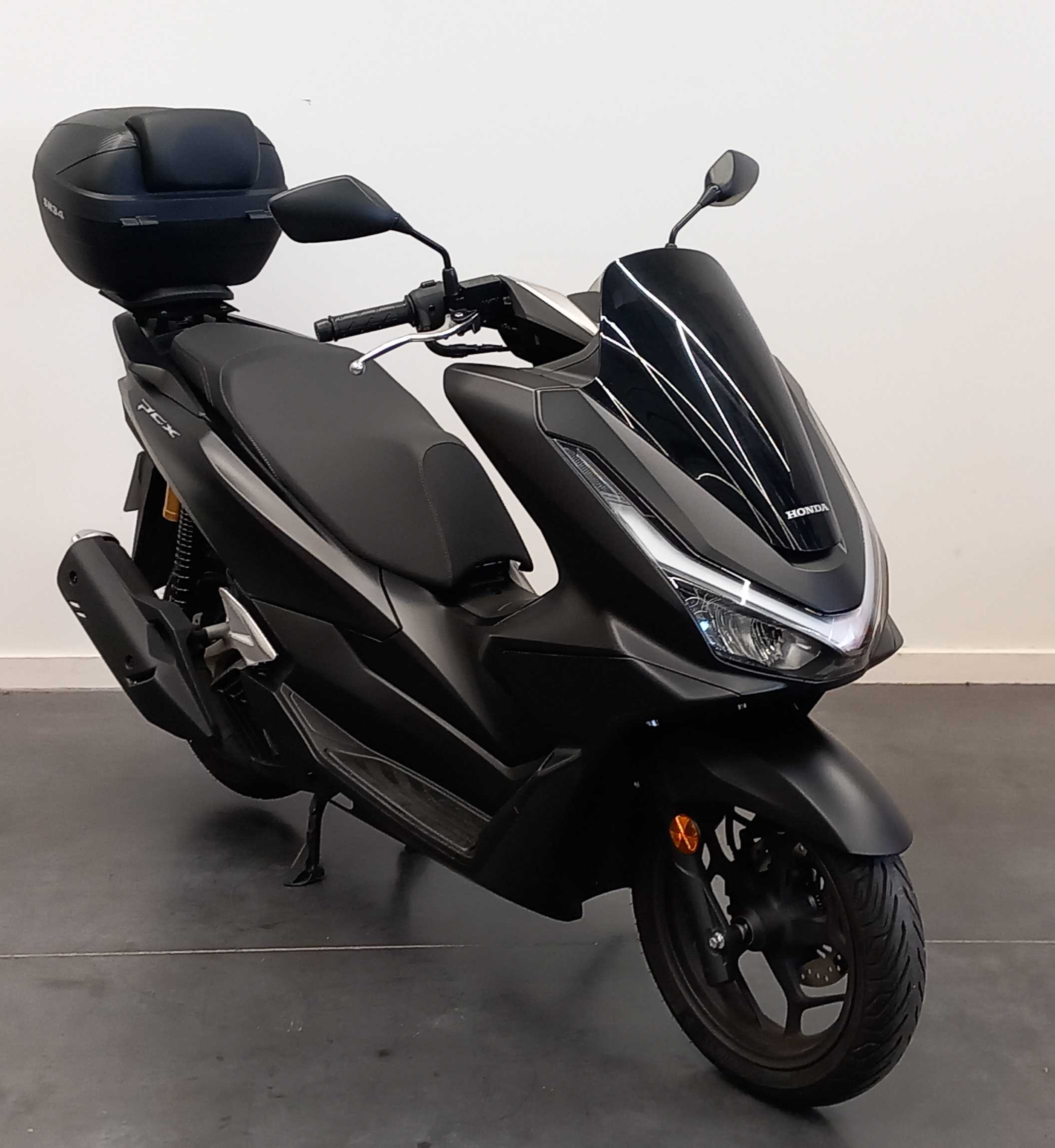 Honda PCX 125 DELUXE 2025 HD vue 3/4 droite