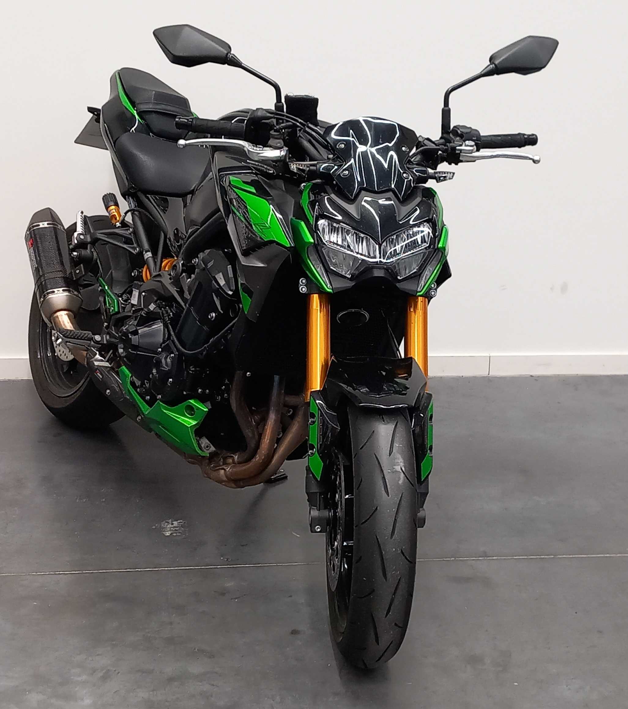 Kawasaki Z 900 SE 2022 HD vue 3/4 droite