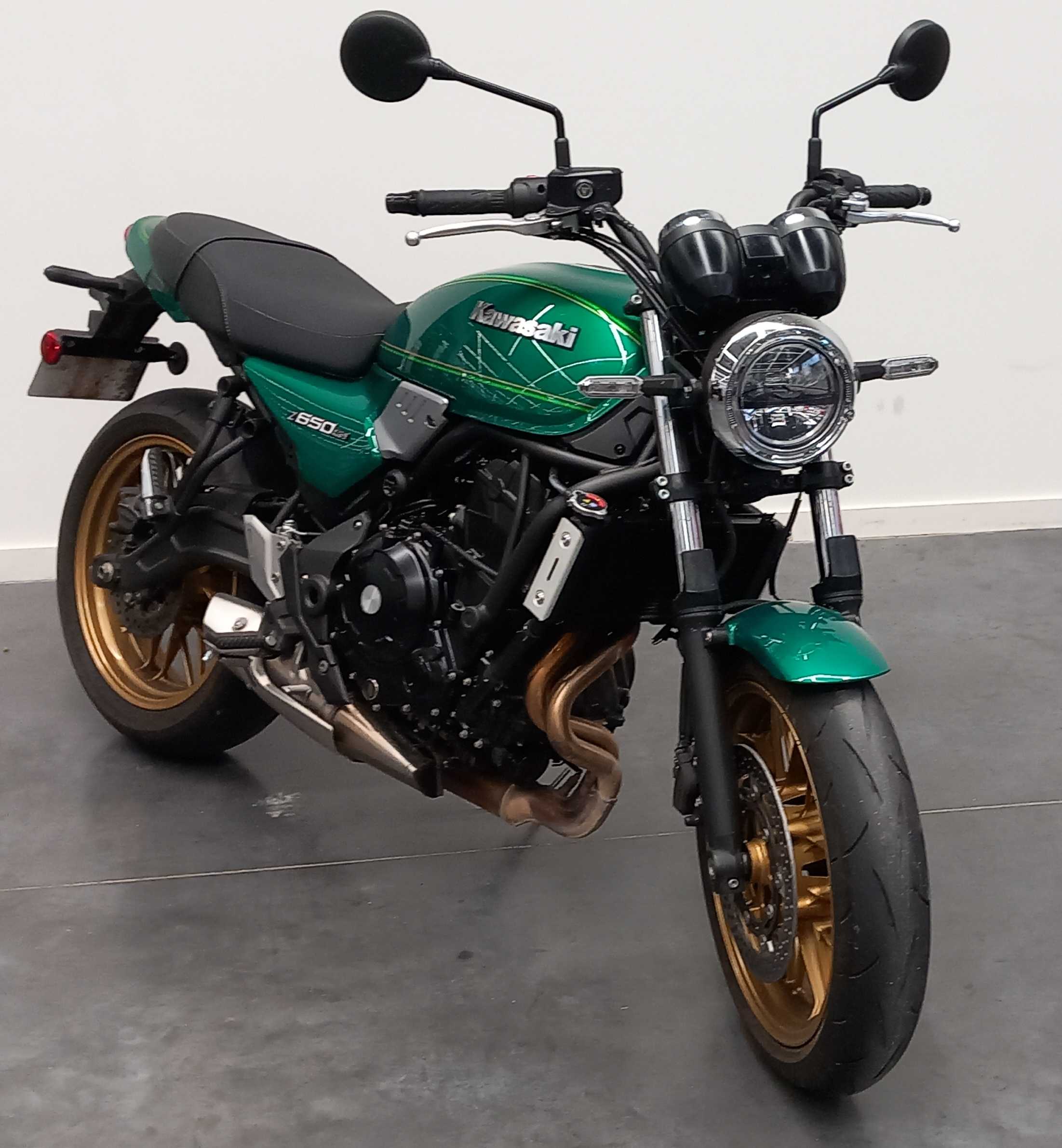 Kawasaki Z 650 RS 2022 HD vue 3/4 droite