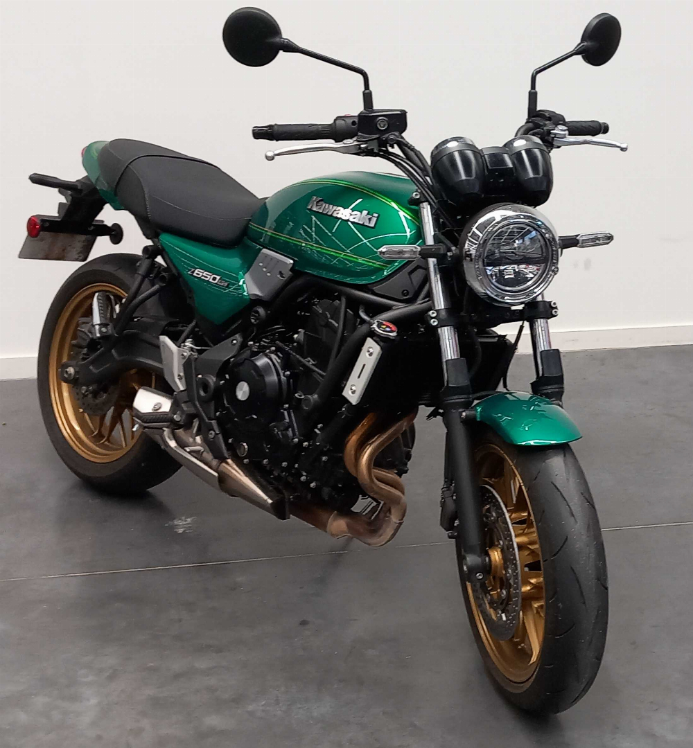 Kawasaki Z 650 RS 2022 vue 3/4 droite