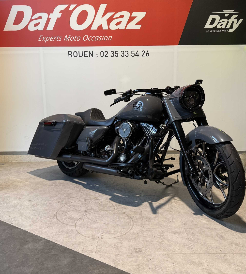 Harley-Davidson FLHR 1690 ABS FLHR Road King A 2016 vue 3/4 droite