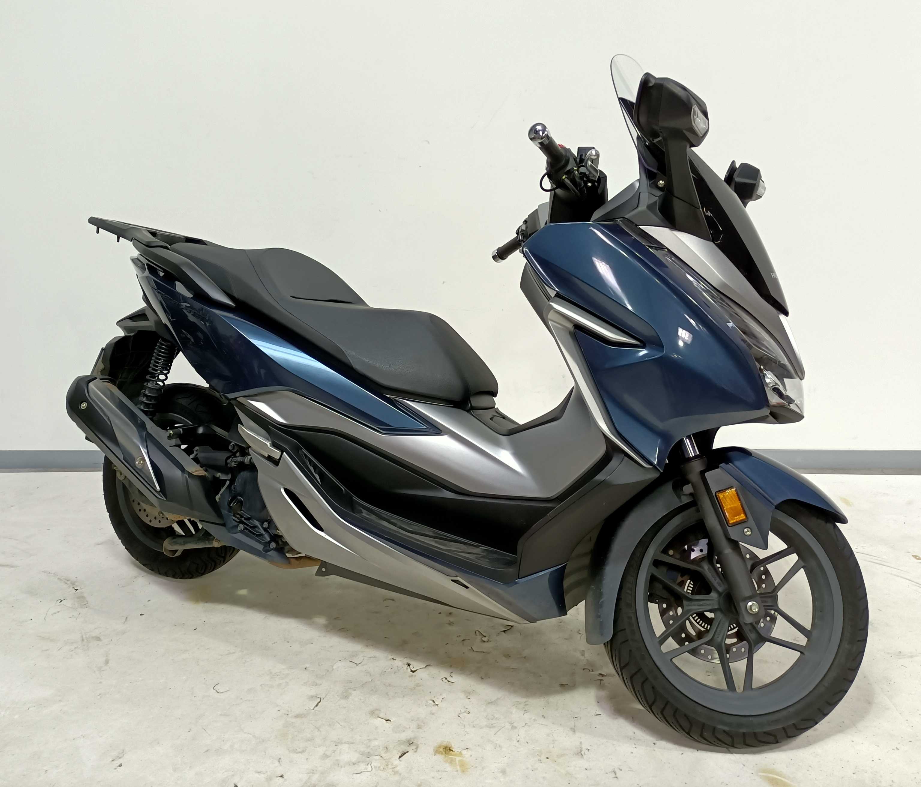 Honda NSS 300 Forza ABS 2018 HD vue 3/4 droite