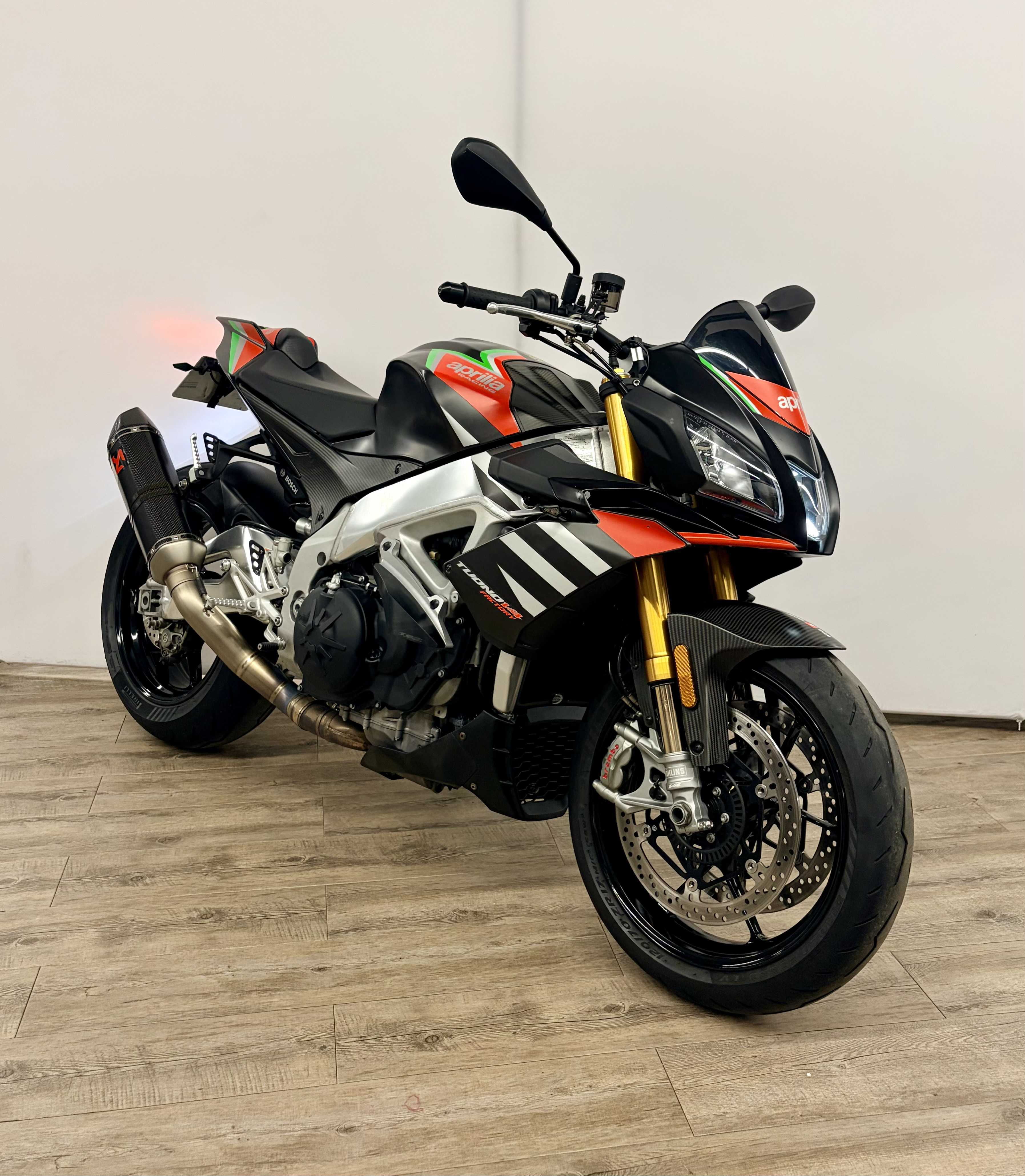 Aprilia Tuono 1100 V4 Factory 2020 HD vue 3/4 droite