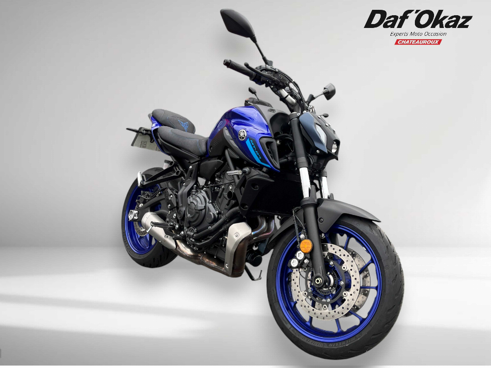 Yamaha MT-07 700 A2 2023 vue 3/4 droite