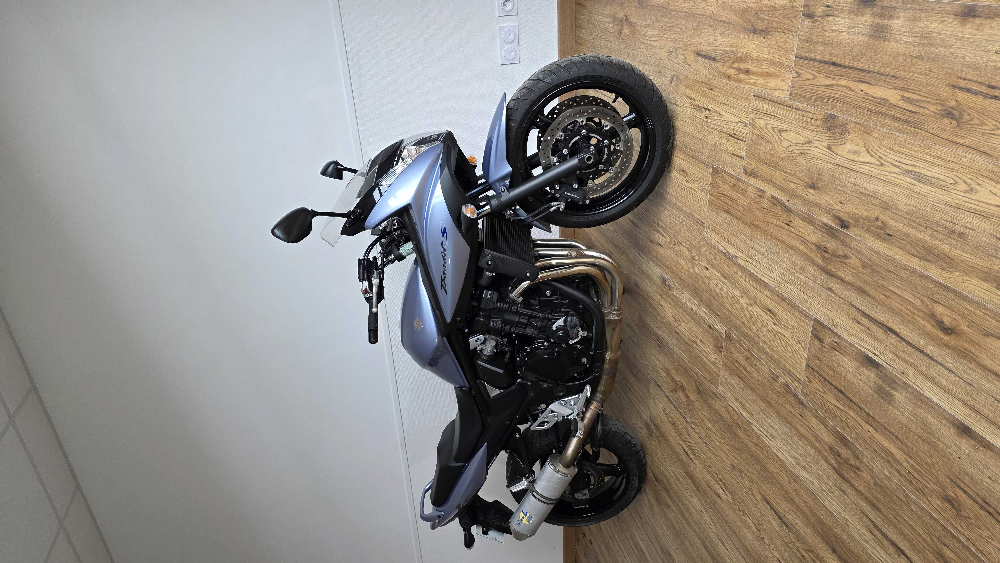 Suzuki GSF 650 S Bandit 2010 vue 3/4 droite