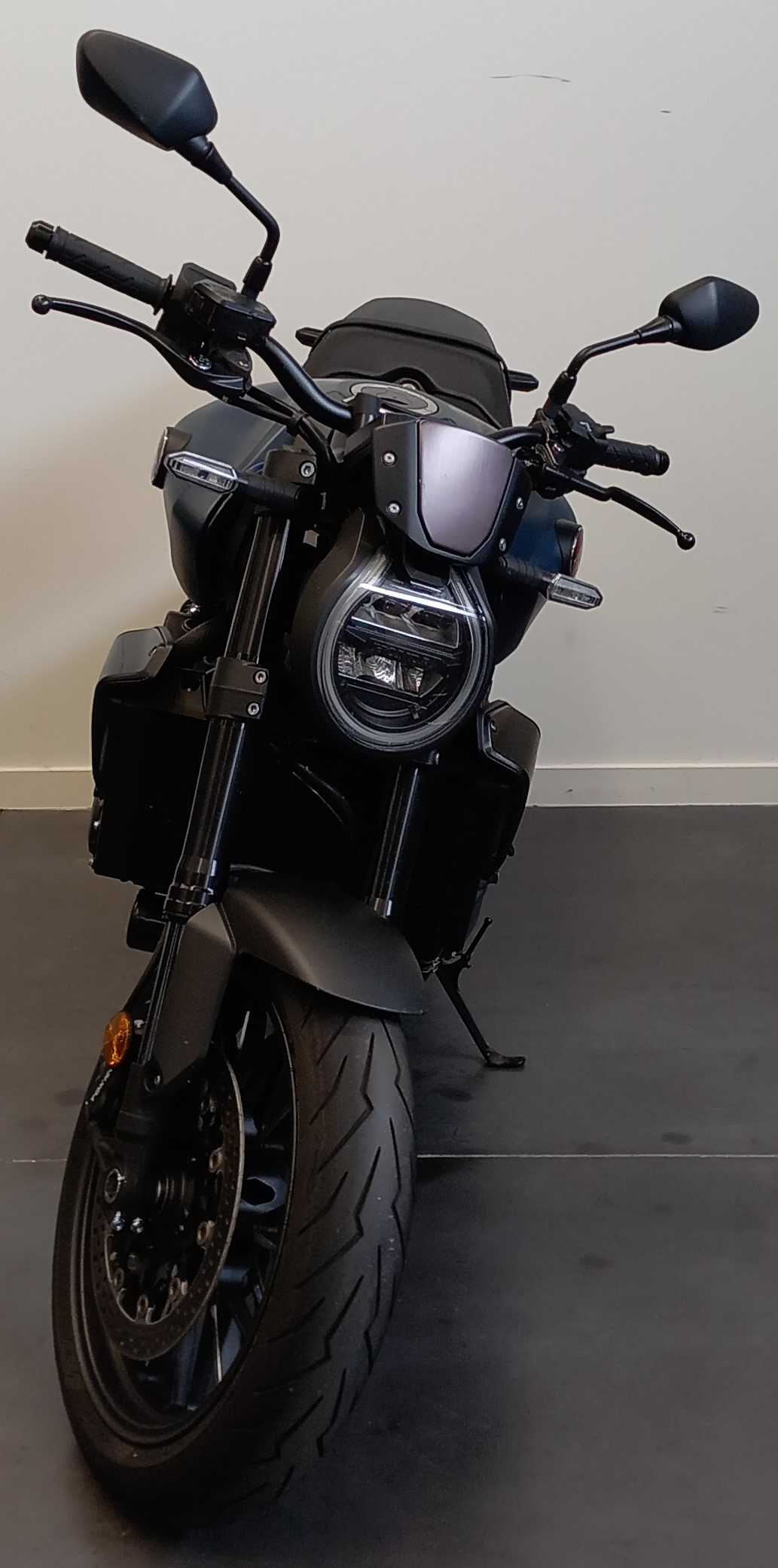 Honda CB 1000 R + 2024 HD vue avant