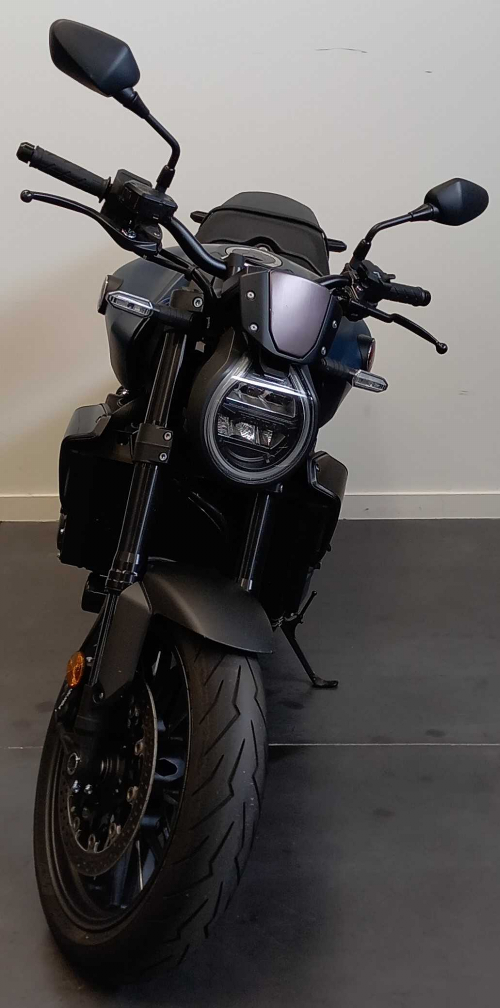 Honda CB 1000 R + 2024 vue avant