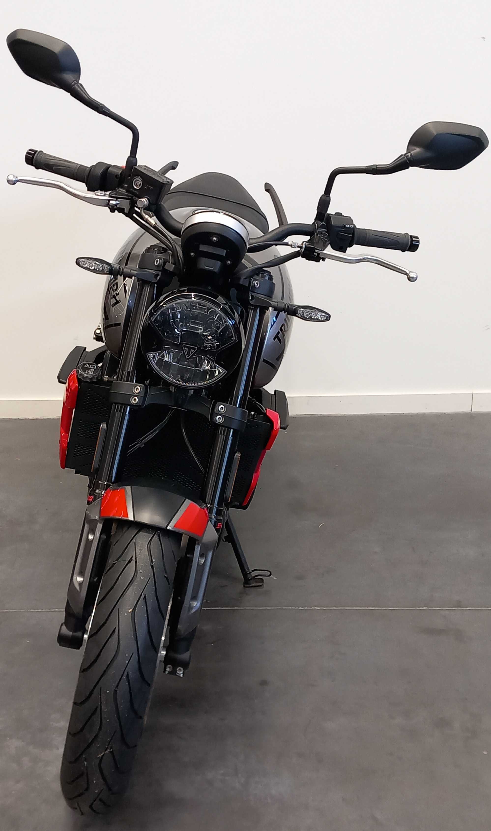 Triumph 660 Trident 2023 HD vue avant