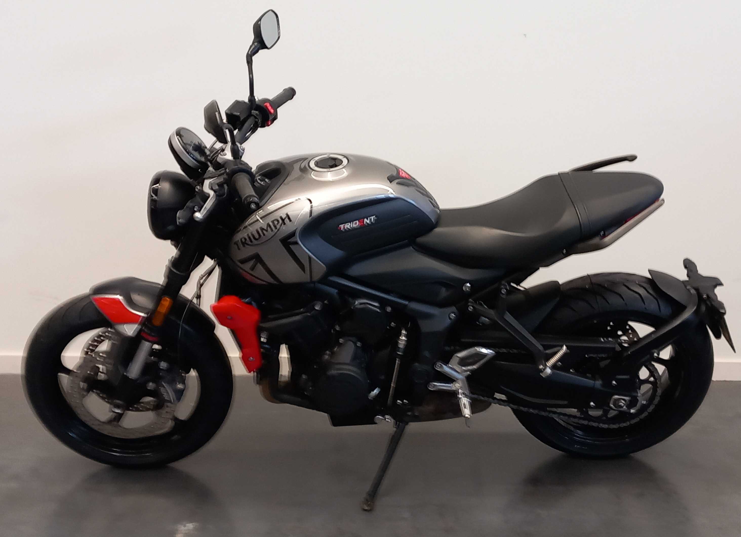 Triumph 660 Trident 2023 HD vue gauche