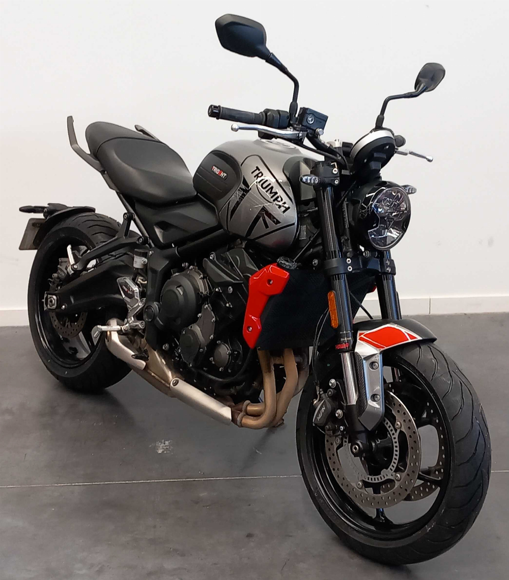 Triumph 660 Trident 2023 vue 3/4 droite