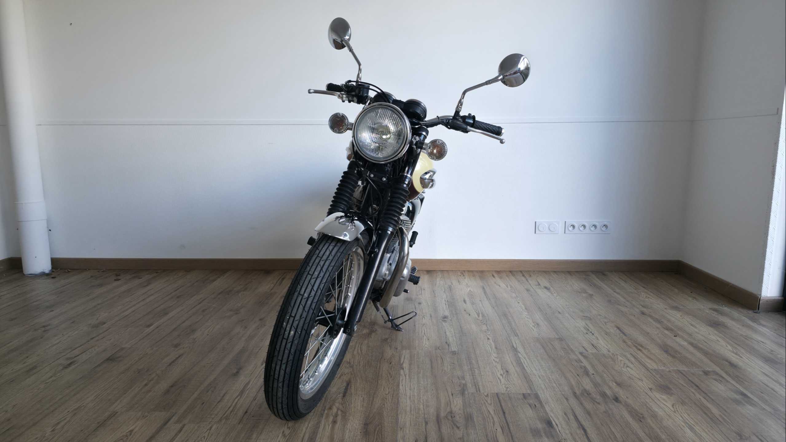 Kawasaki W 650 (EJ) 2002 HD vue avant