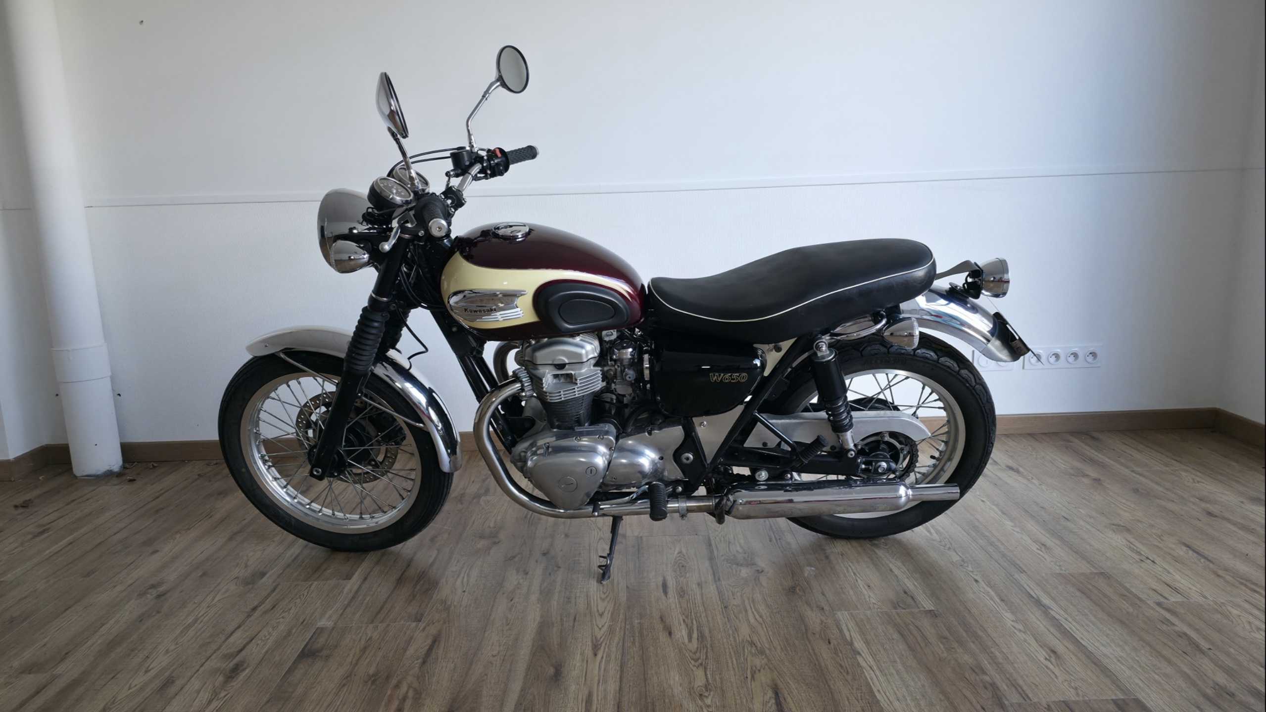 Kawasaki W 650 (EJ) 2002 HD vue gauche
