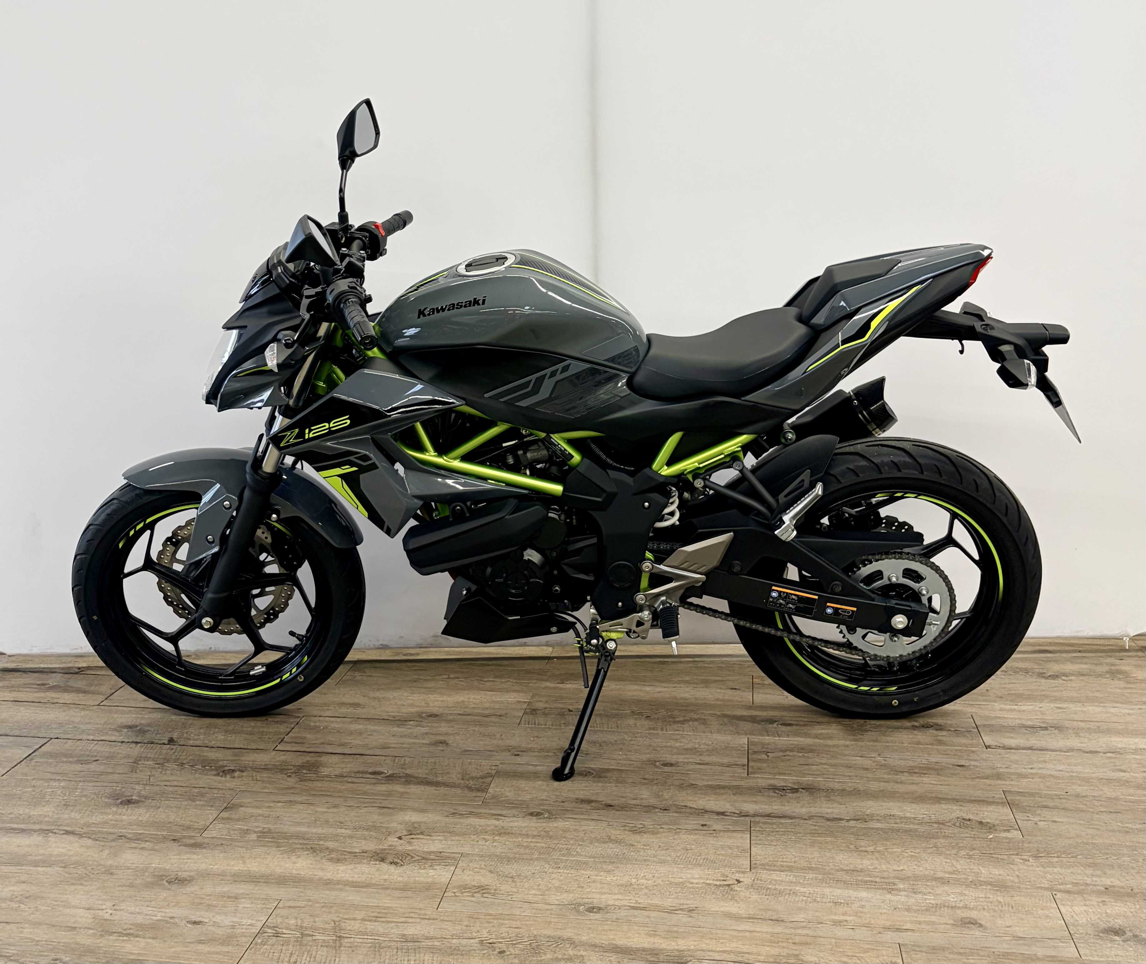 Kawasaki Z 125 2022 HD vue gauche