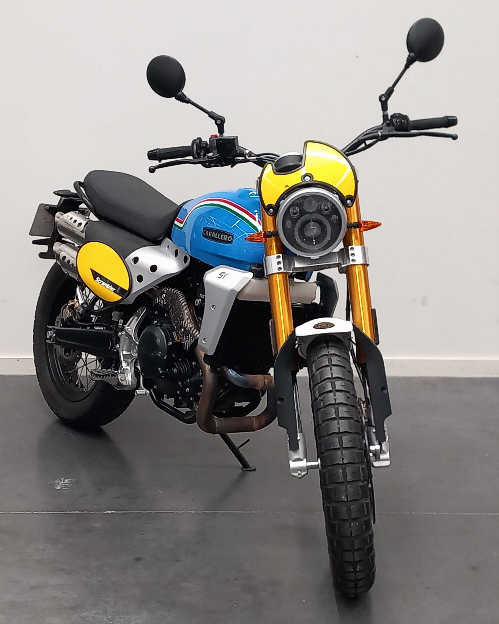 Fantic Motor CABALLERO 500 2022 vue 3/4 droite