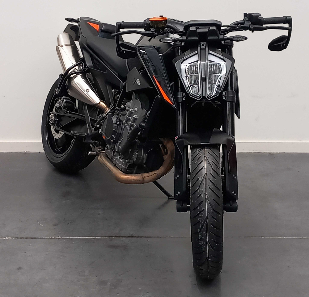 KTM 890 Duke 2021 vue 3/4 droite