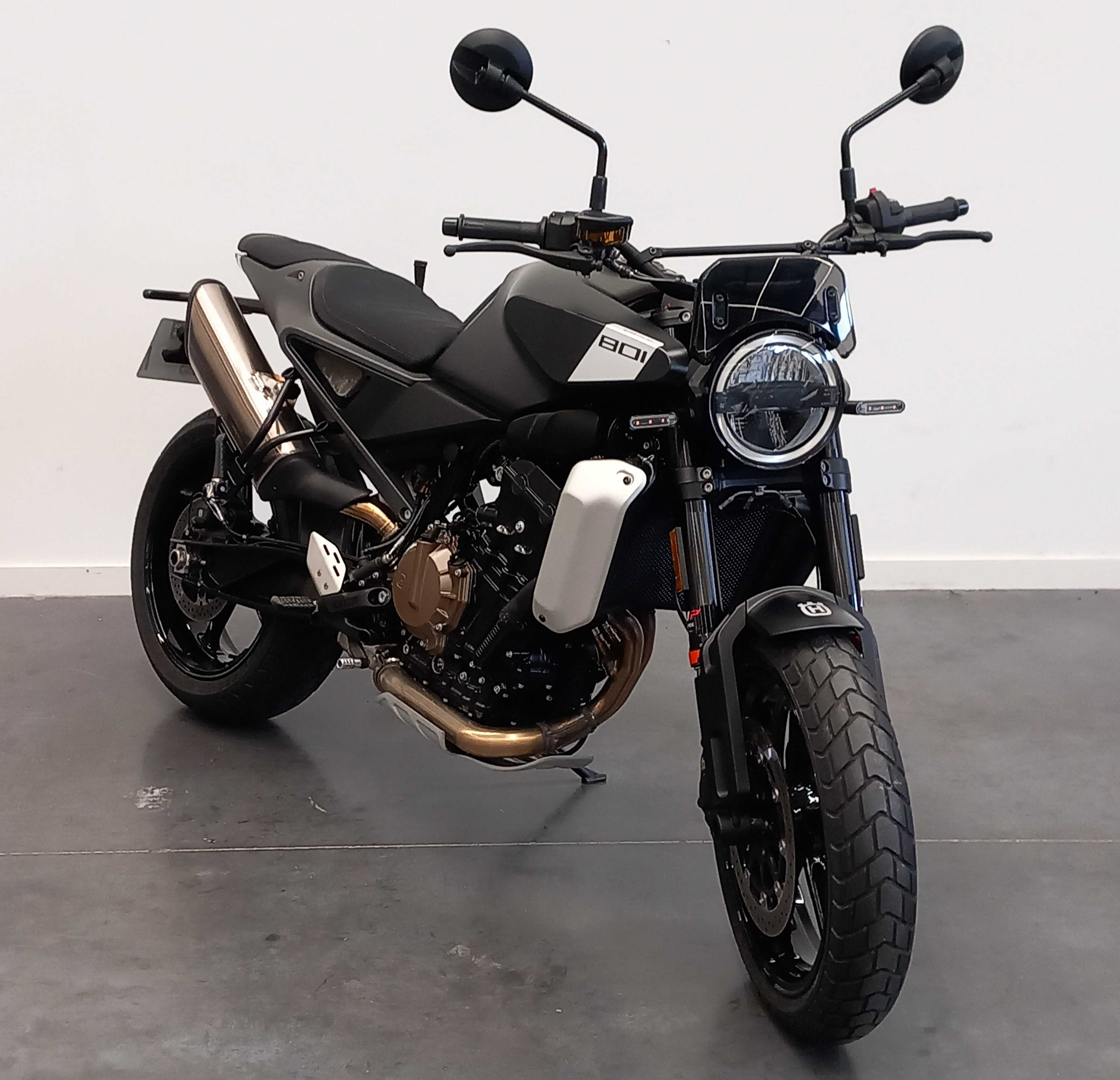 Husqvarna Svartpilen 801 2024 HD vue 3/4 droite