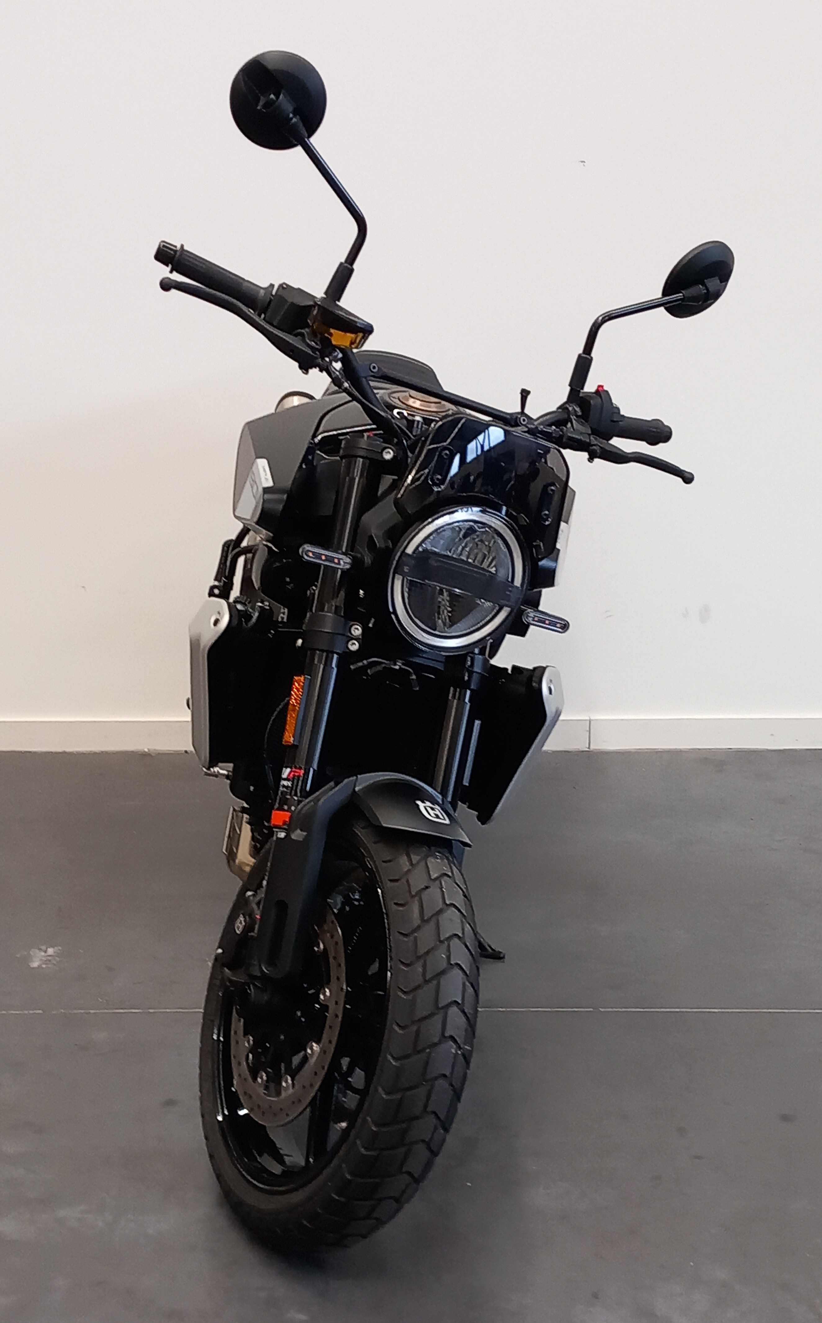 Husqvarna Svartpilen 801 2024 HD vue avant