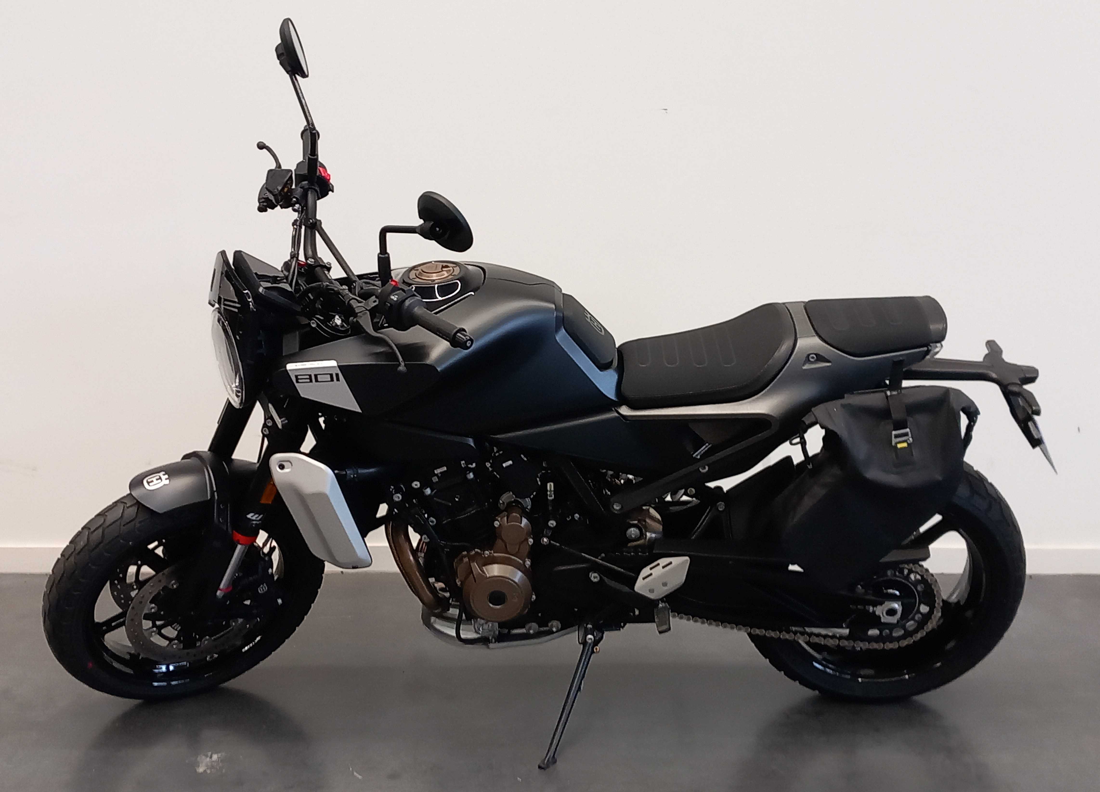 Husqvarna Svartpilen 801 2024 HD vue gauche