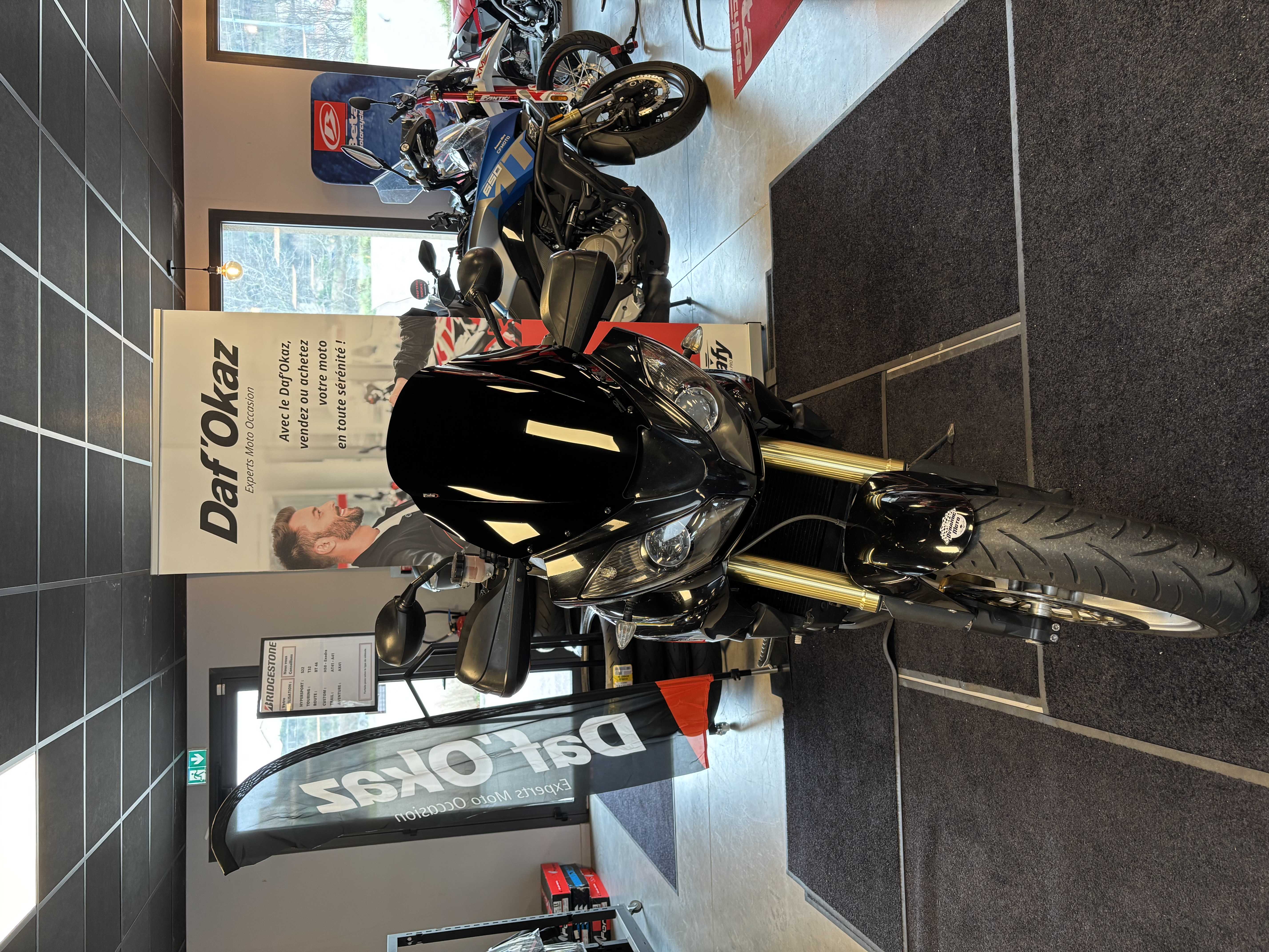 Triumph 1050 Tiger 2009 HD vue avant