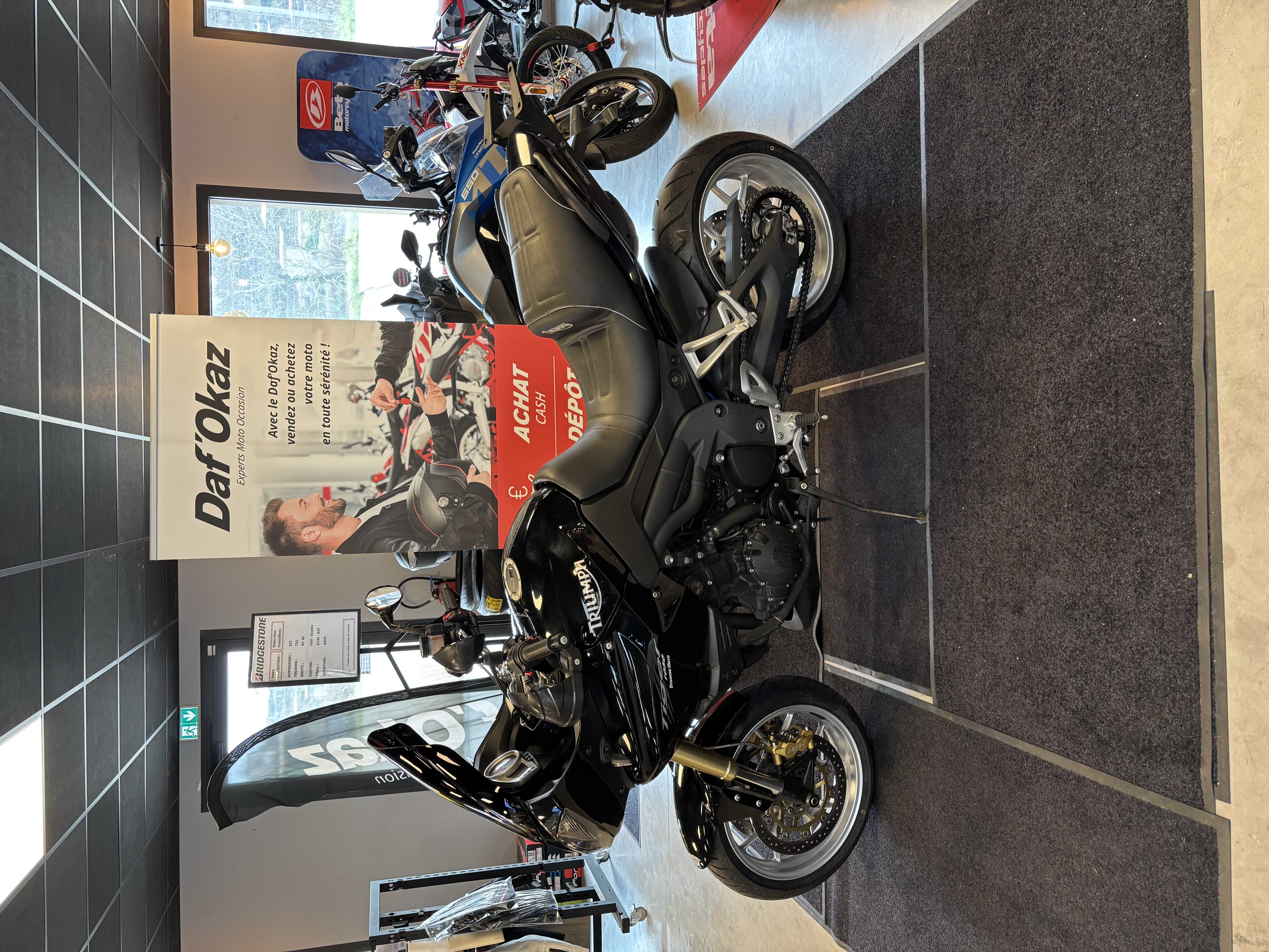 Triumph 1050 Tiger 2009 HD vue gauche