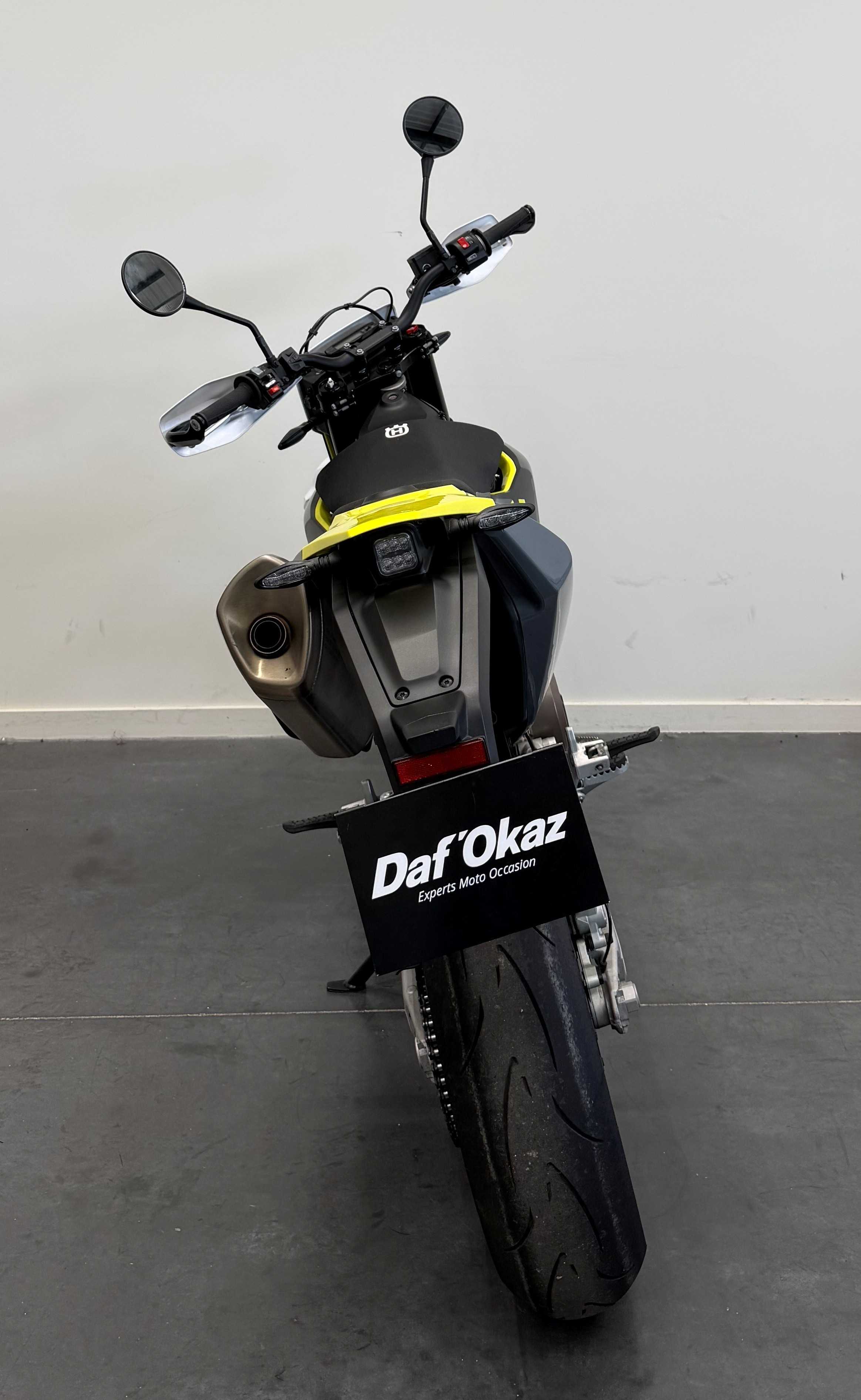 Husqvarna 701 Supermoto 2024 HD vue arrière