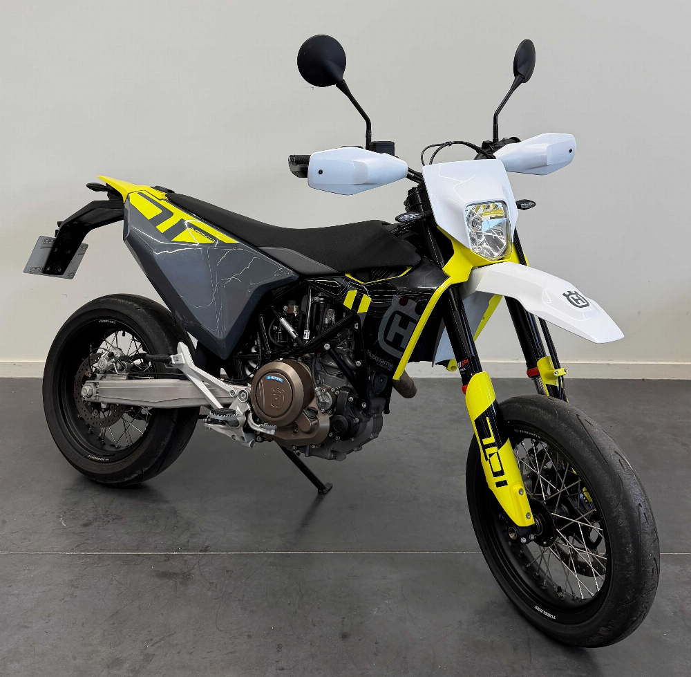 Husqvarna 701 Supermoto 2024 vue 3/4 droite