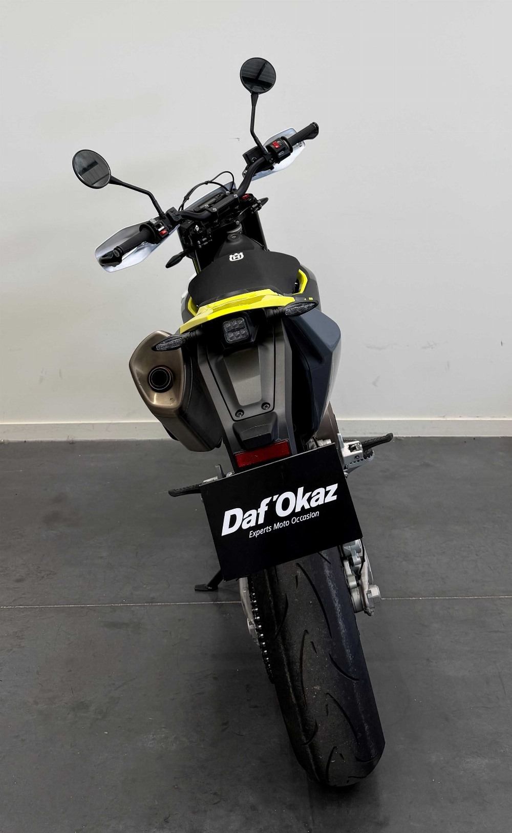 Husqvarna 701 Supermoto 2024 vue arrière