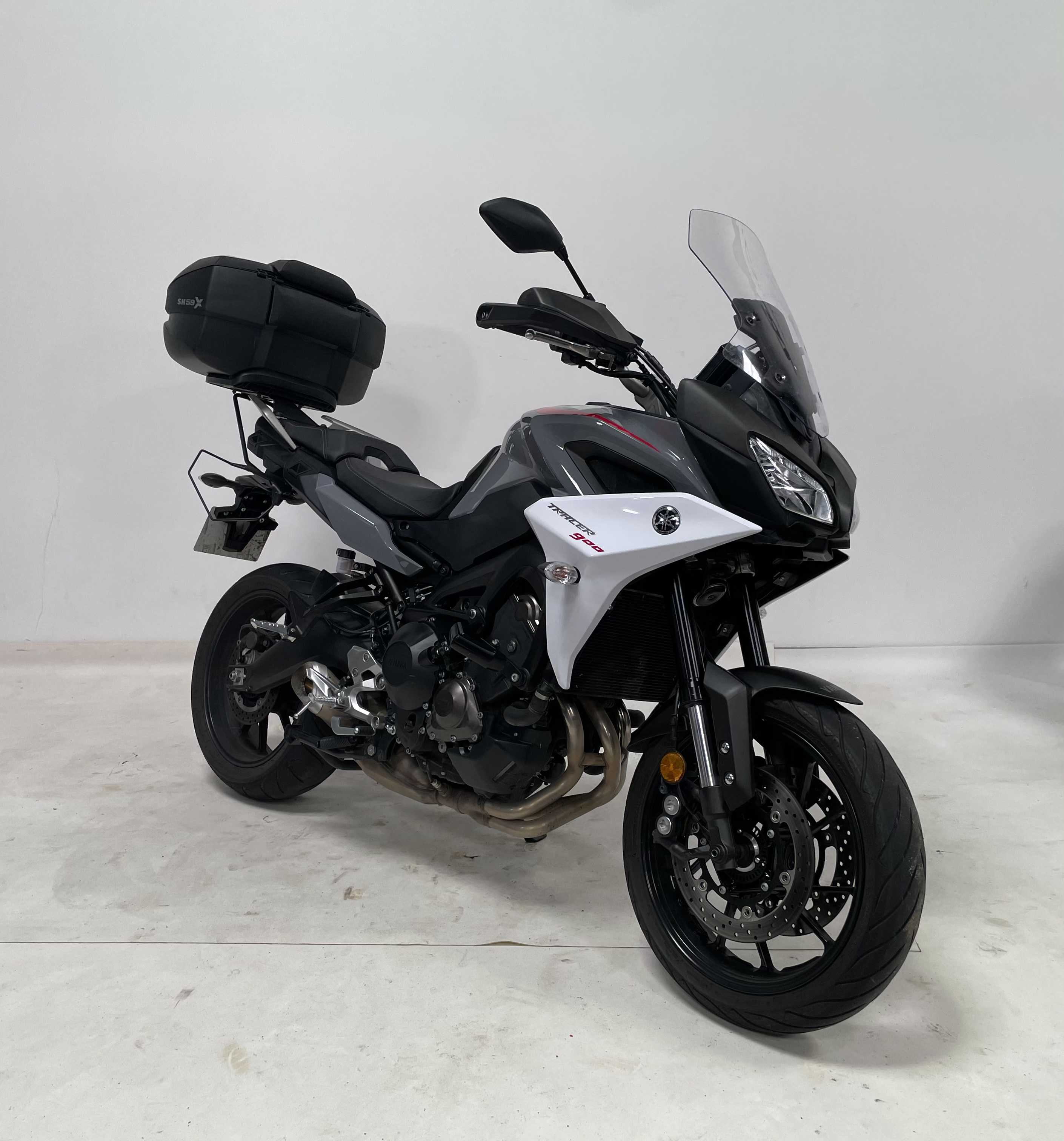 Yamaha Tracer 900 (MTT850) 2018 HD vue 3/4 droite