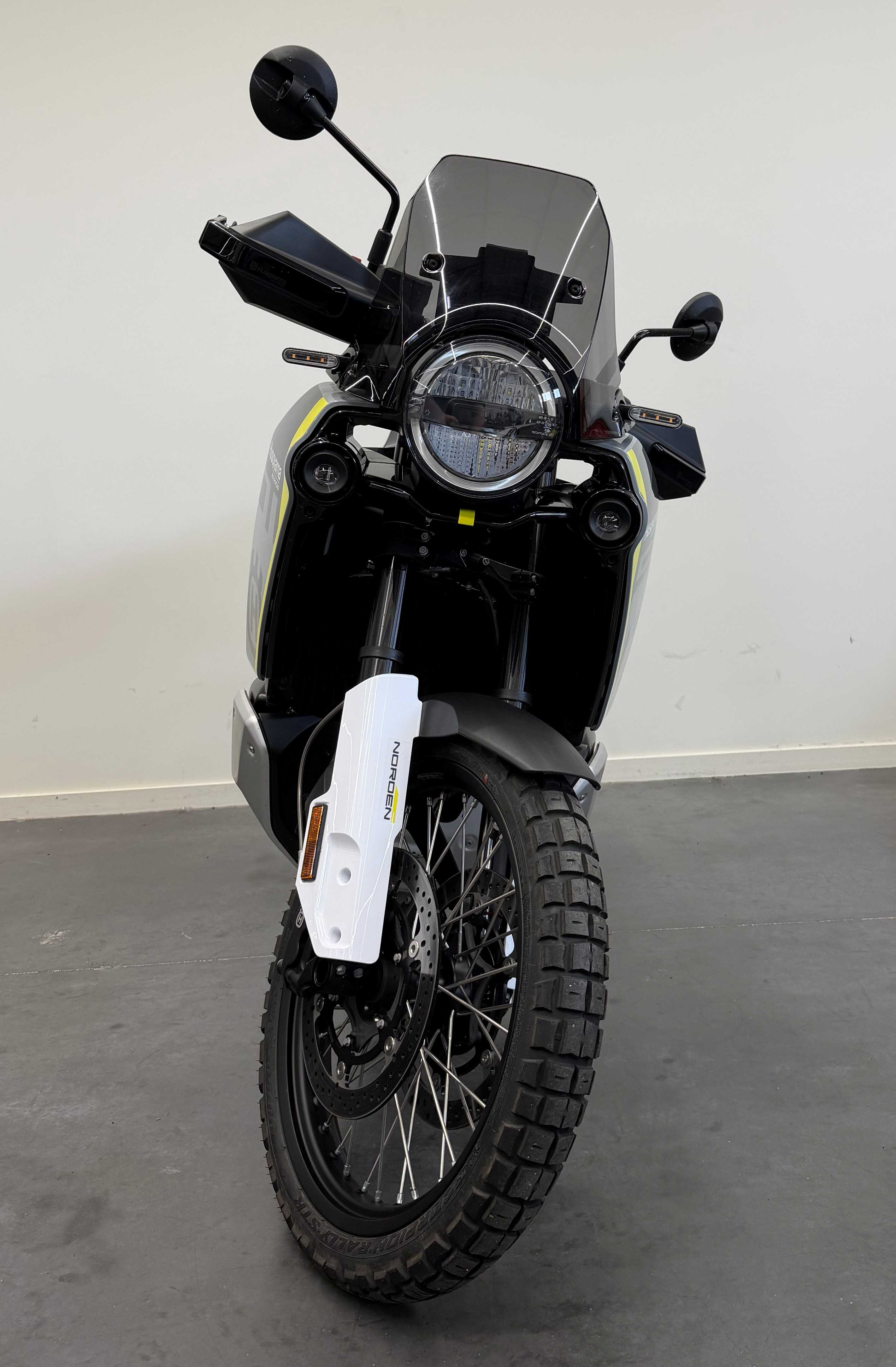 Husqvarna 901 NORDEN 2025 HD vue avant