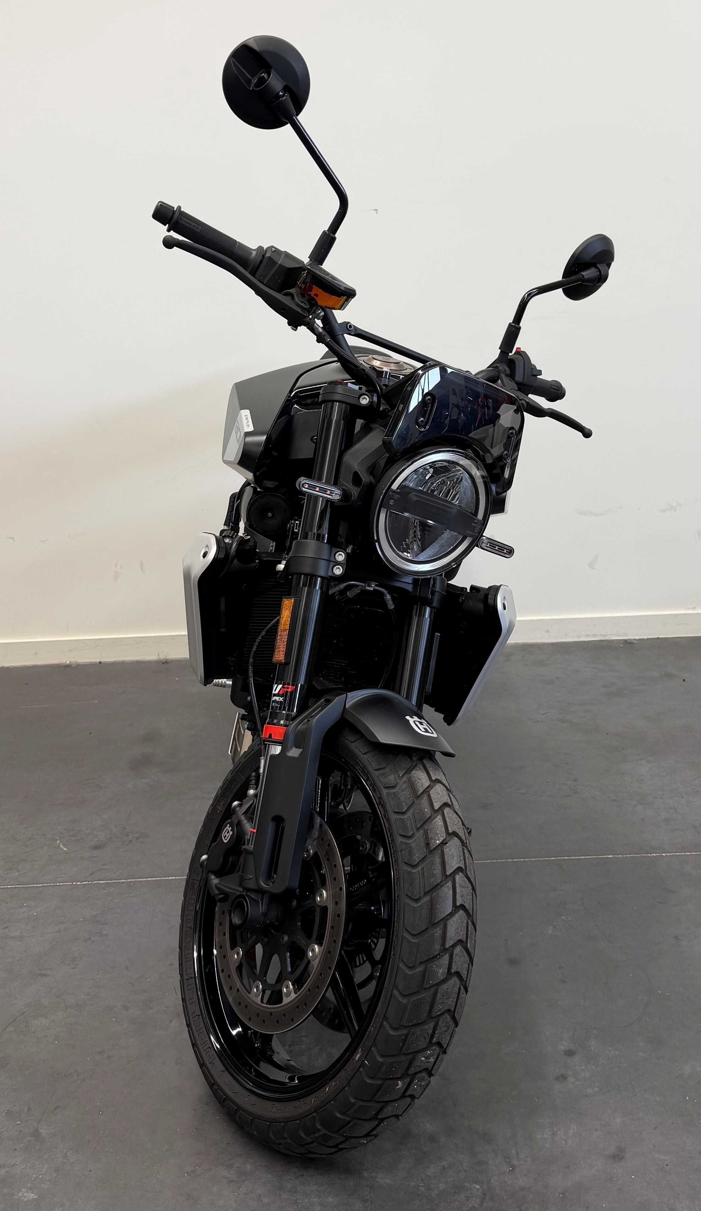 Husqvarna Svartpilen 801 2024 HD vue avant