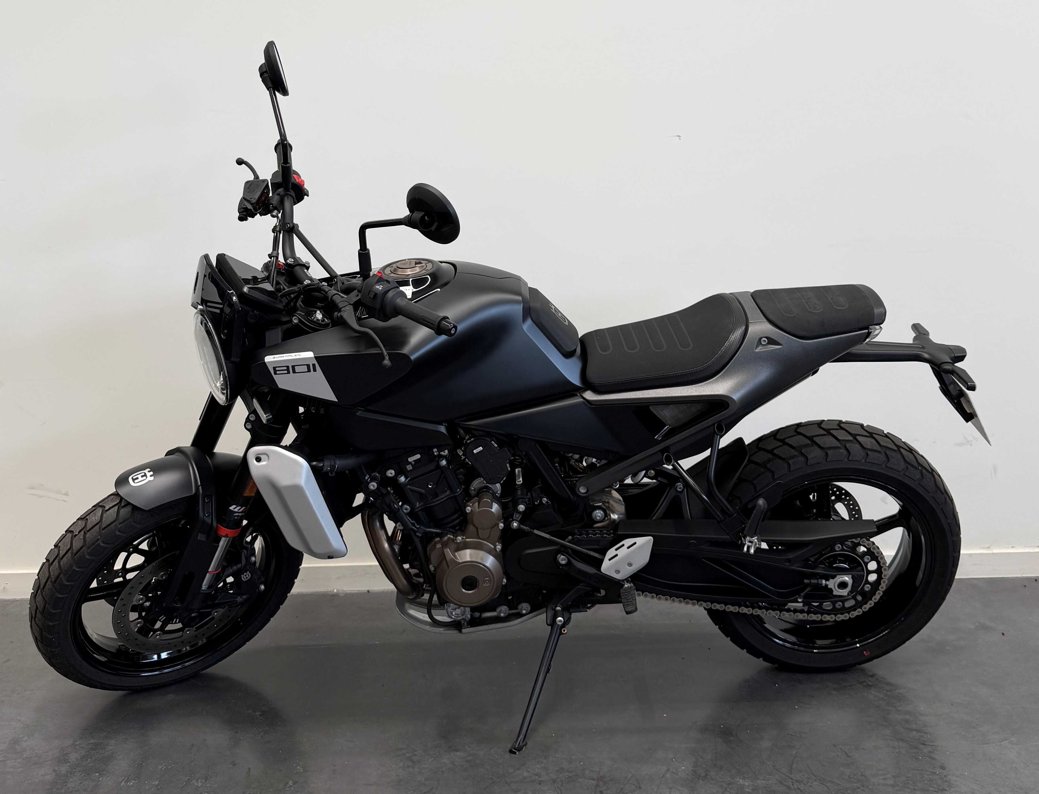 Husqvarna Svartpilen 801 2024 HD vue gauche