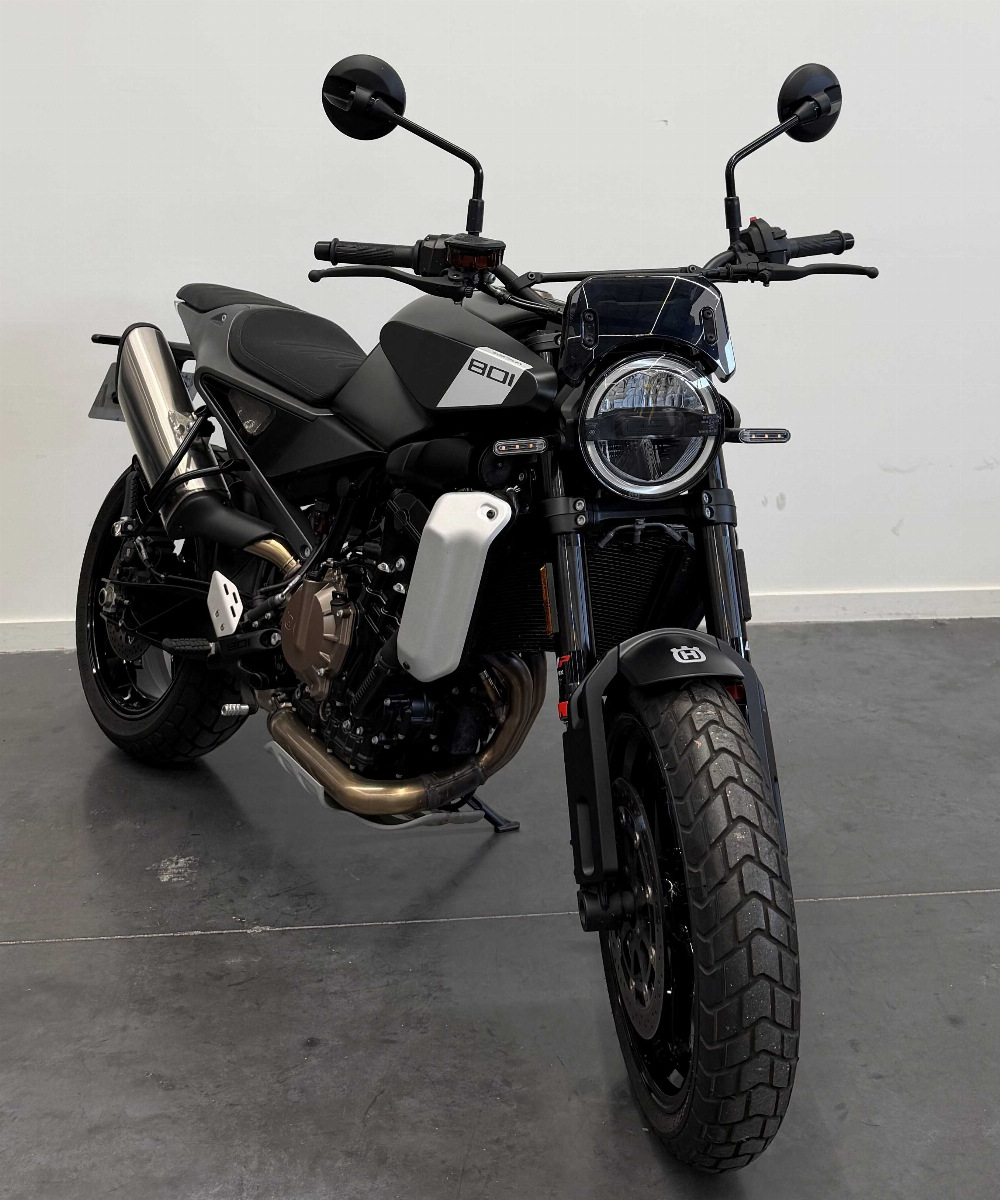 Husqvarna Svartpilen 801 2024 vue 3/4 droite