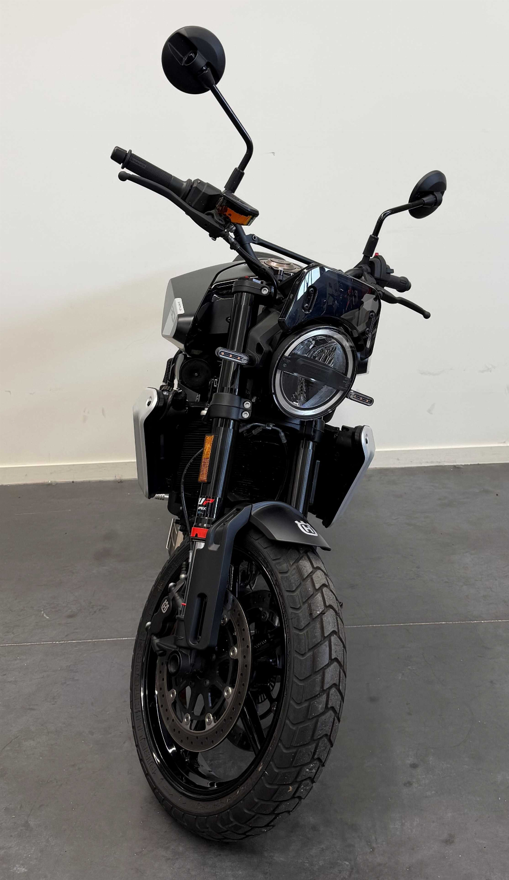 Husqvarna Svartpilen 801 2024 vue avant