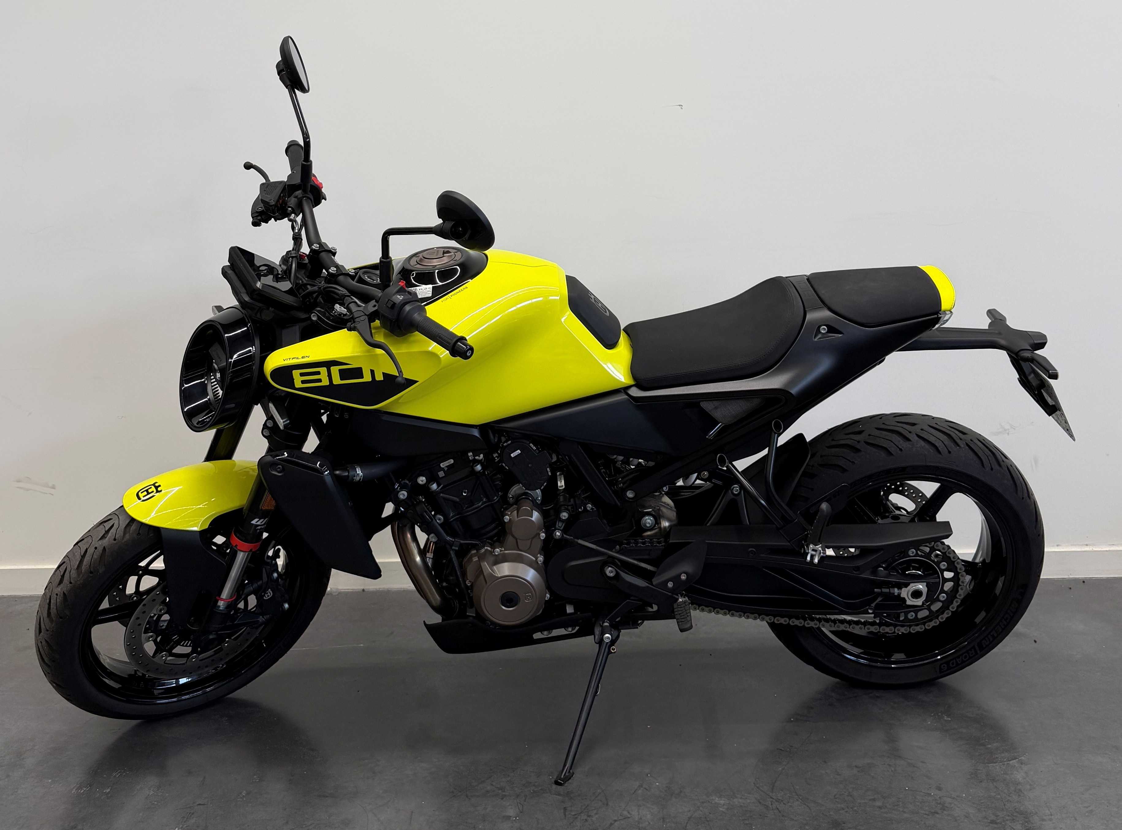 Husqvarna 801 VITPILEN 2025 HD vue gauche