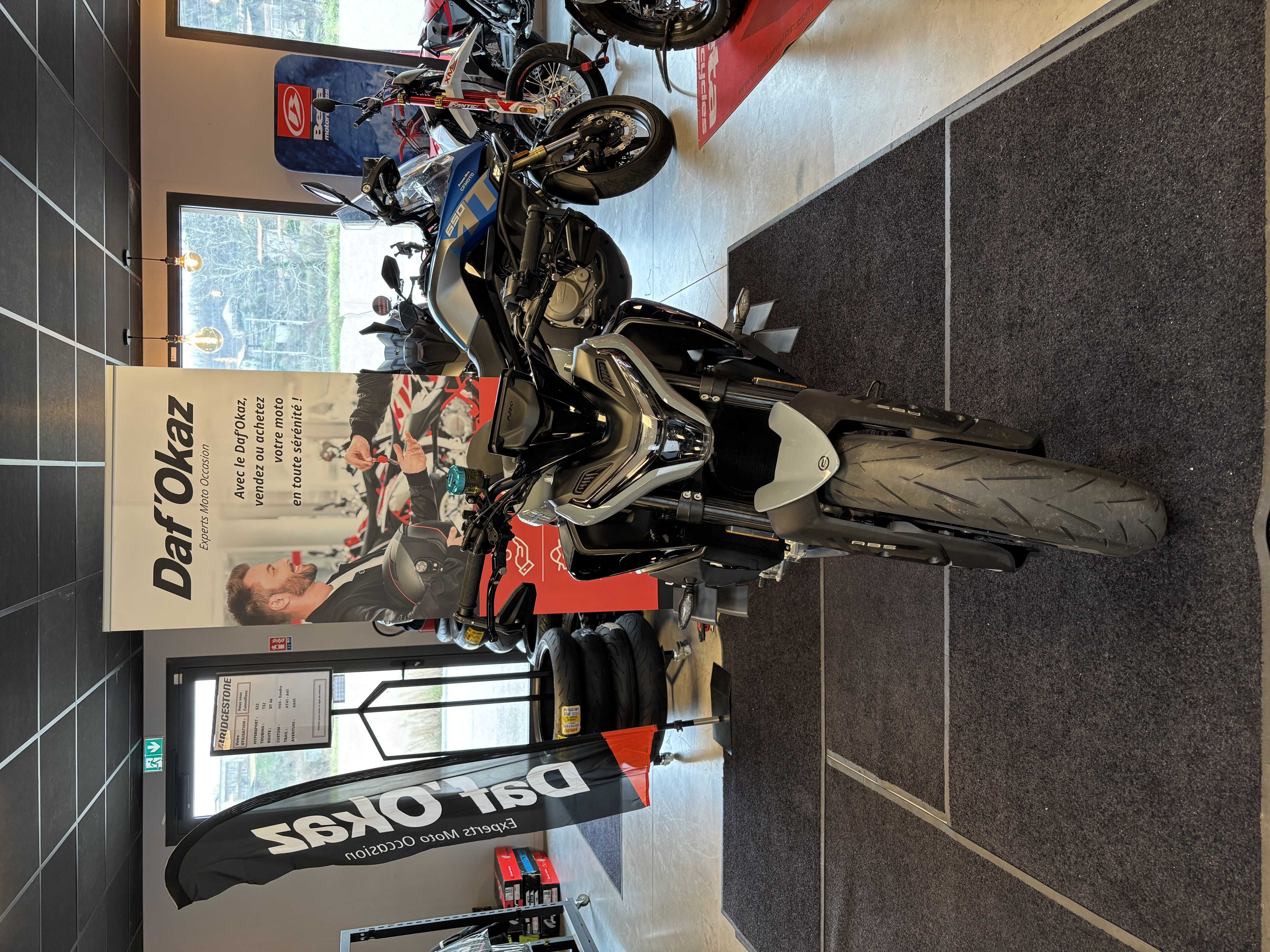 CFMOTO 675 NK 2025 HD vue avant