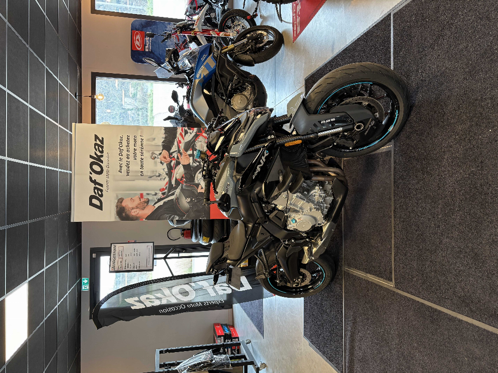 CFMOTO 675 NK 2025 vue 3/4 droite