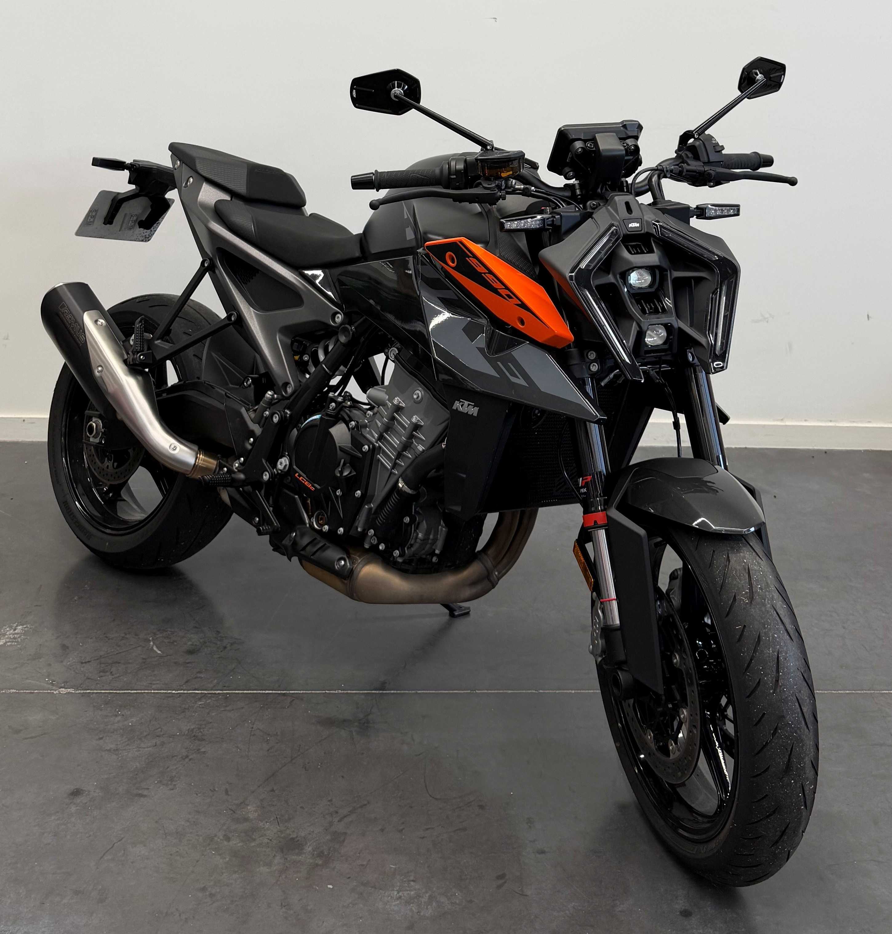 KTM 990 DUKE 2025 HD vue 3/4 droite