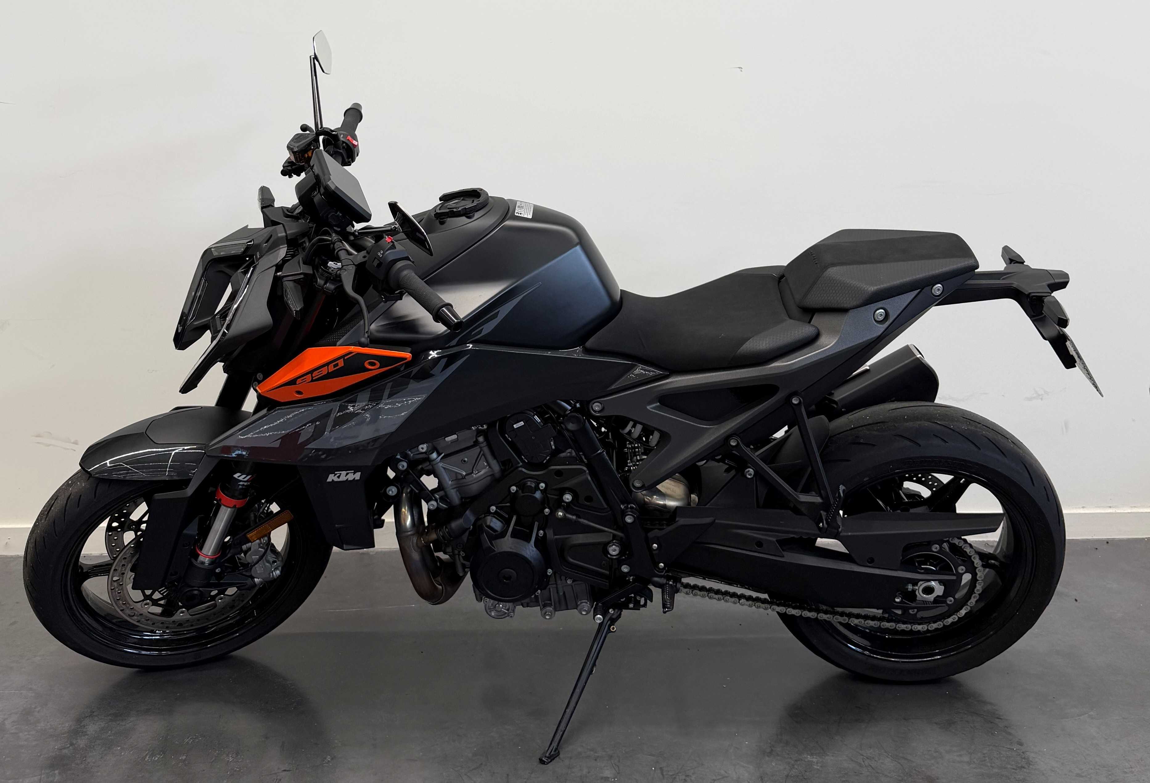 KTM 990 DUKE 2025 HD vue gauche