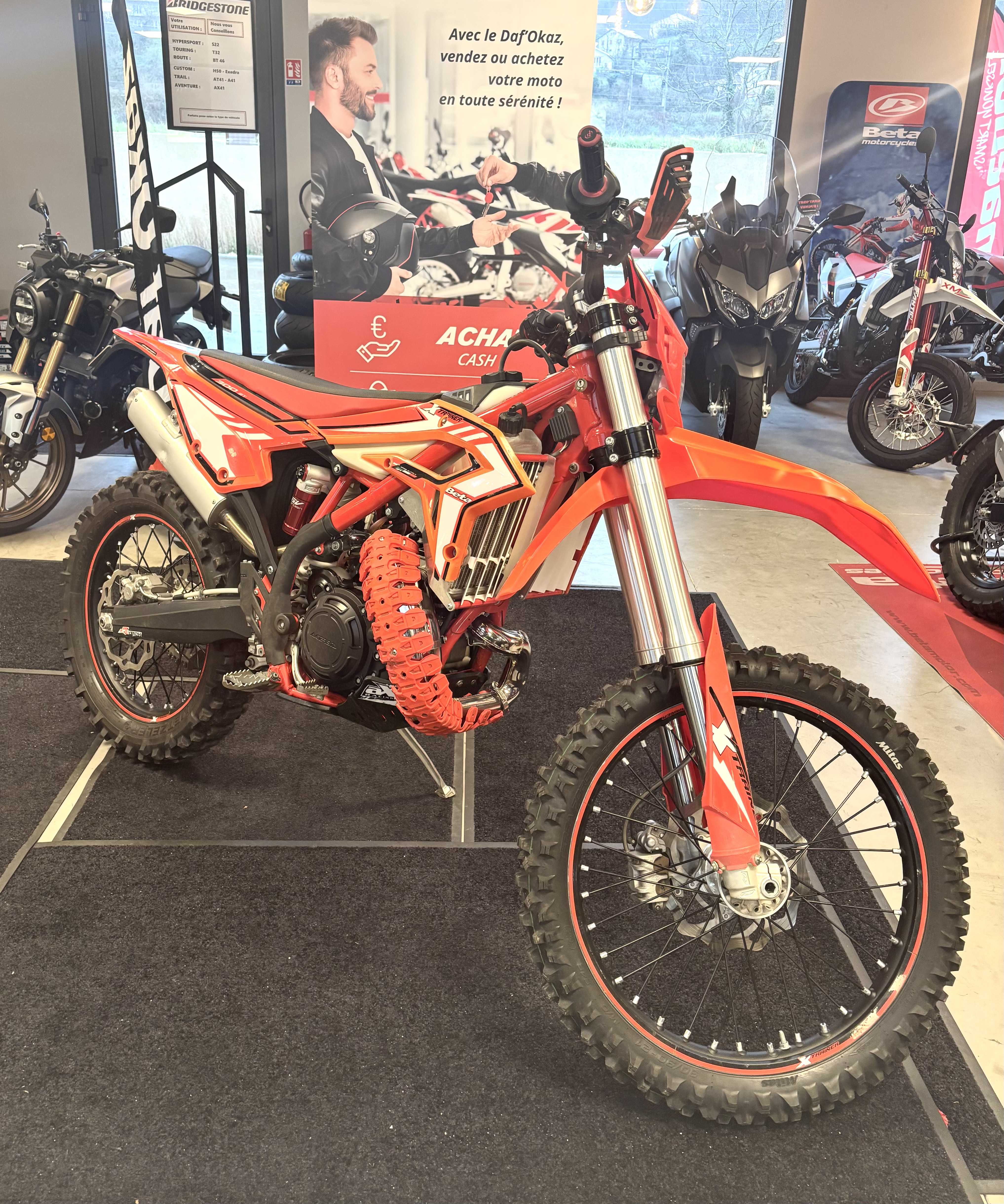 BETA X-TRAINER 300 300 2024 HD vue 3/4 droite