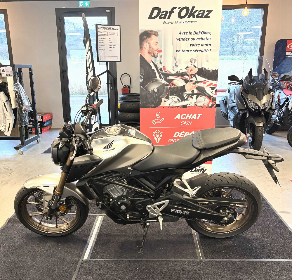 Honda CB 125 R 2024 vue gauche