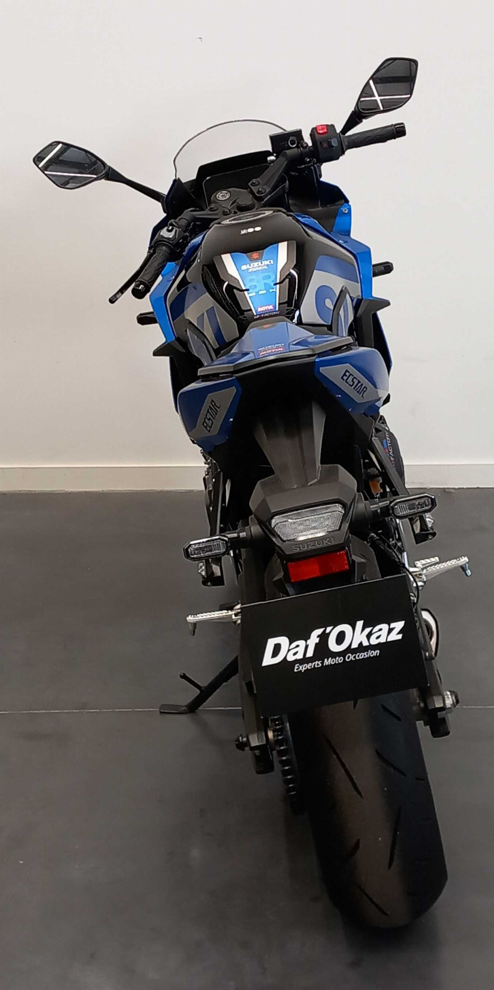 Suzuki GSX 800 8R 2024 vue arrière