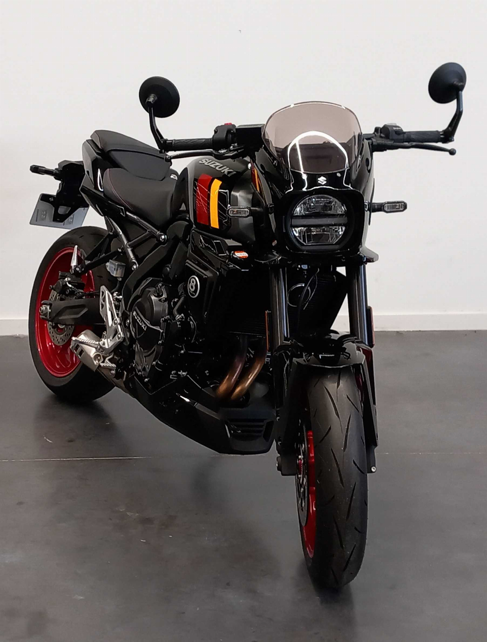 Suzuki GSX-8 TT TT 2025 vue 3/4 droite