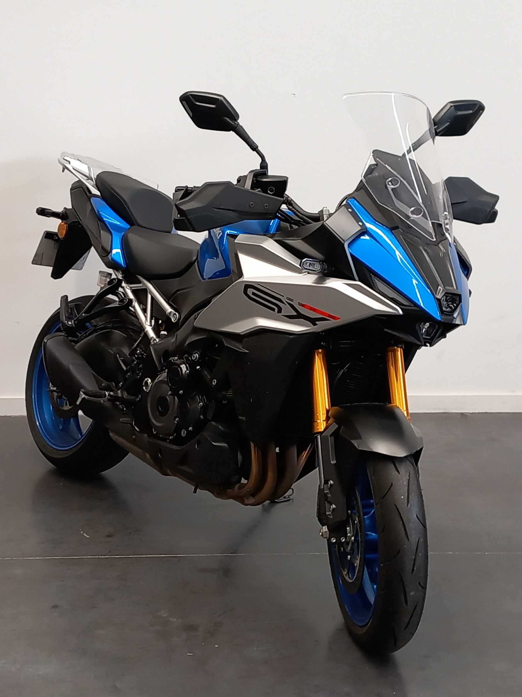Suzuki GSX-S 1000 GX 2024 HD vue 3/4 droite