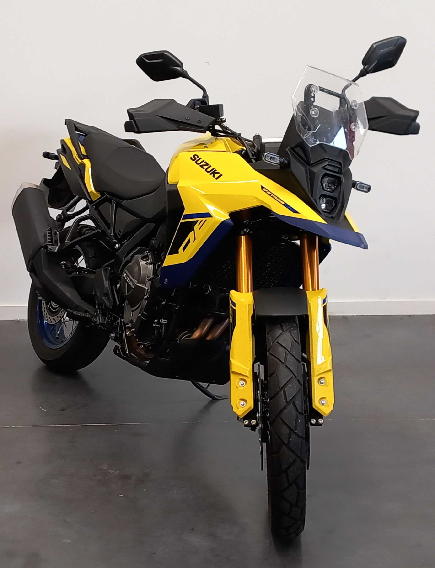 Suzuki DL 800 V-STROM DE 2025 HD vue 3/4 droite