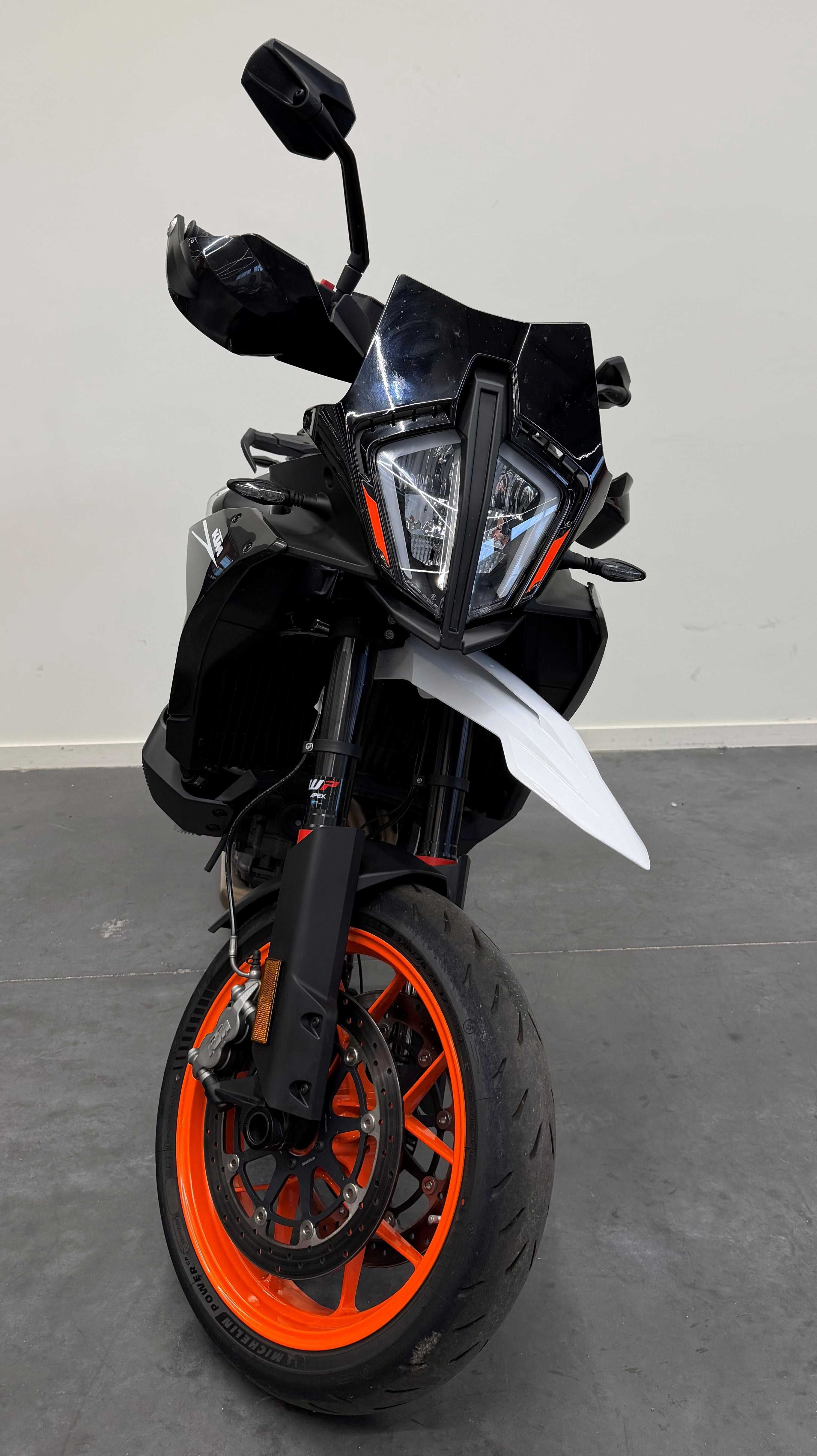 KTM 890 SMT 2024 HD vue avant