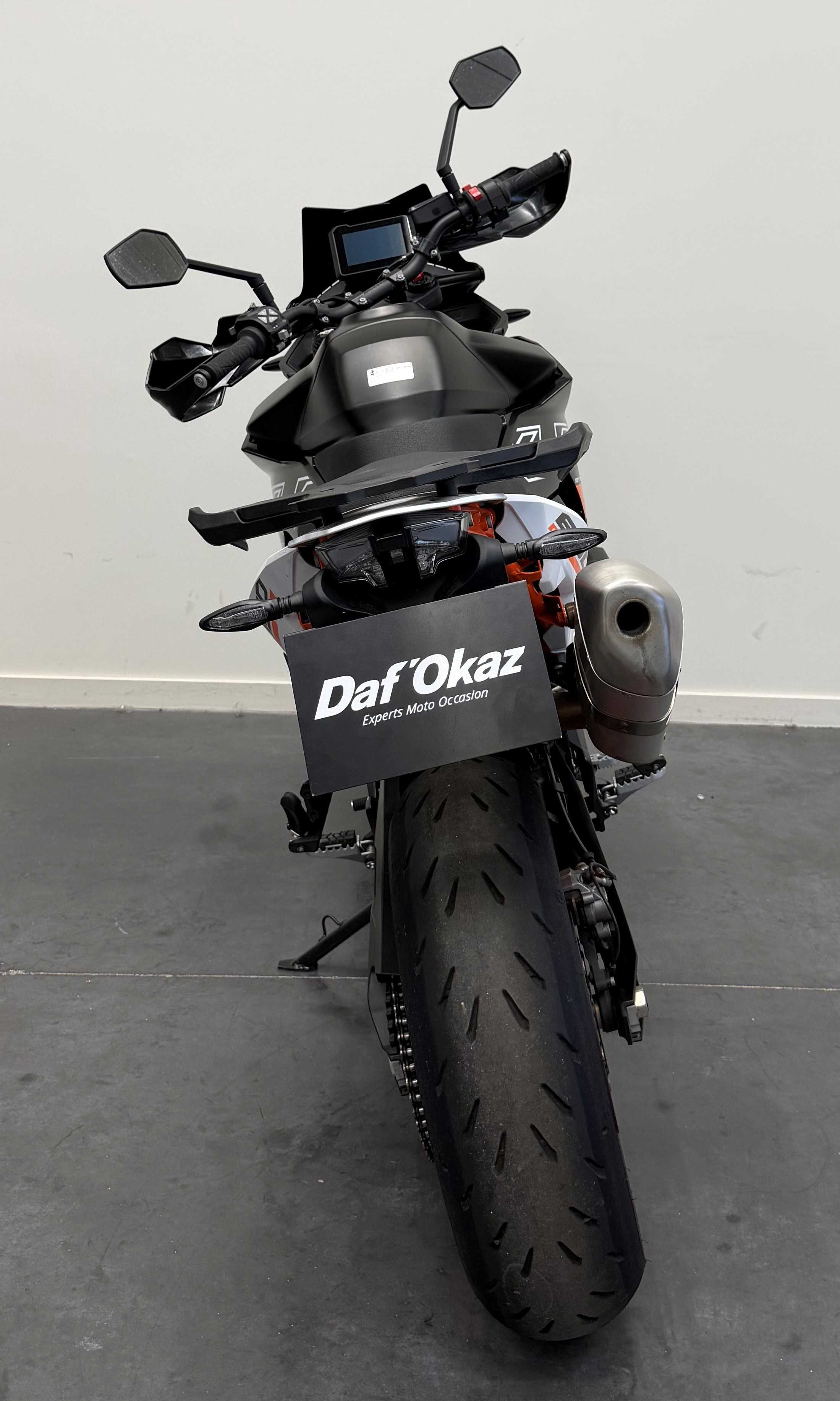 KTM 890 SMT 2024 HD vue arrière